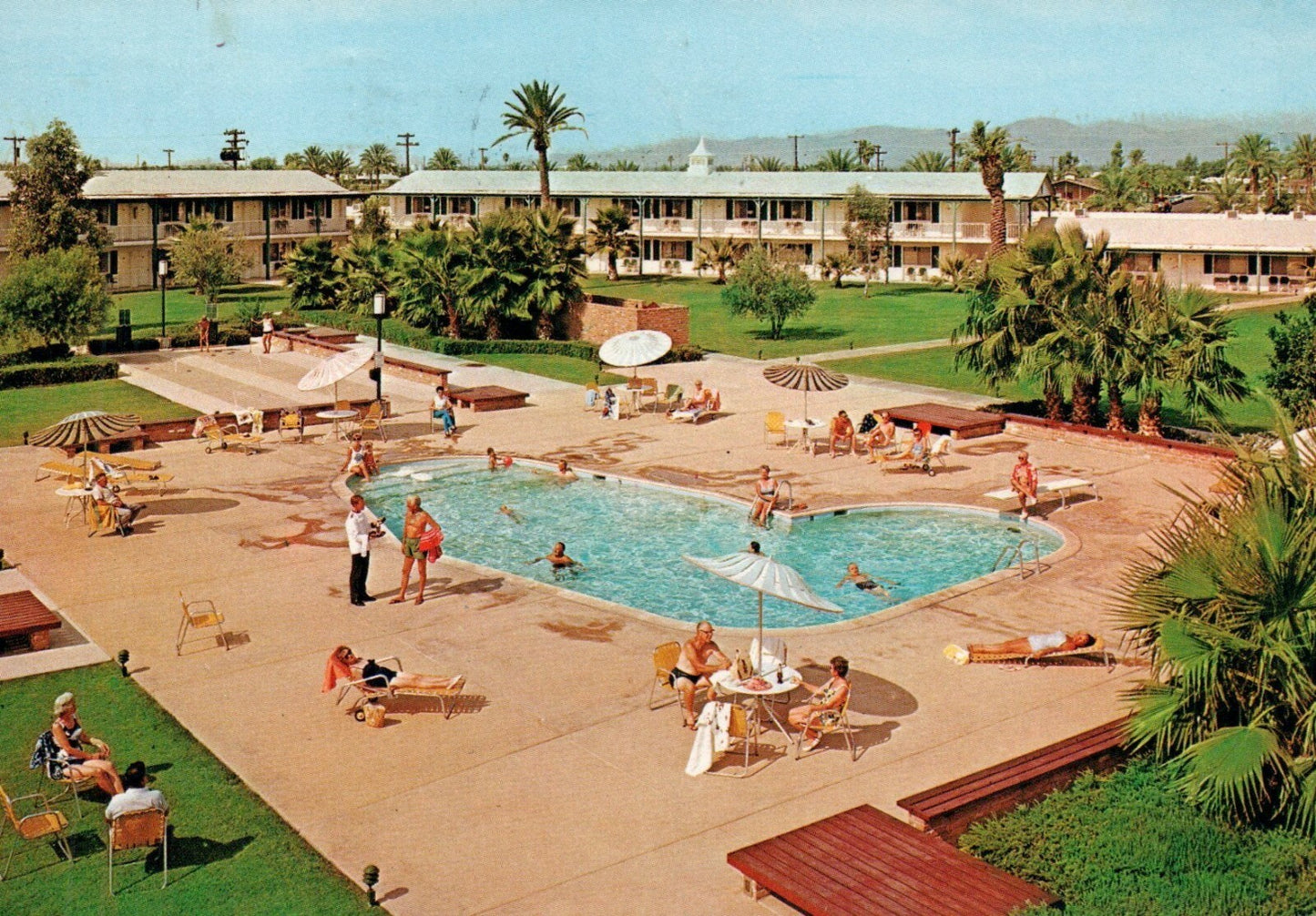 Del Webbs Kings Inn Sun City Arizona Pool People Postcard
