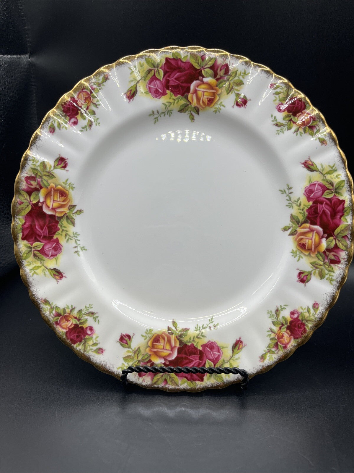 Royal Albert OLD COUNTRY ROSES Salad Plate 8 1/4 Inches ENGLAND