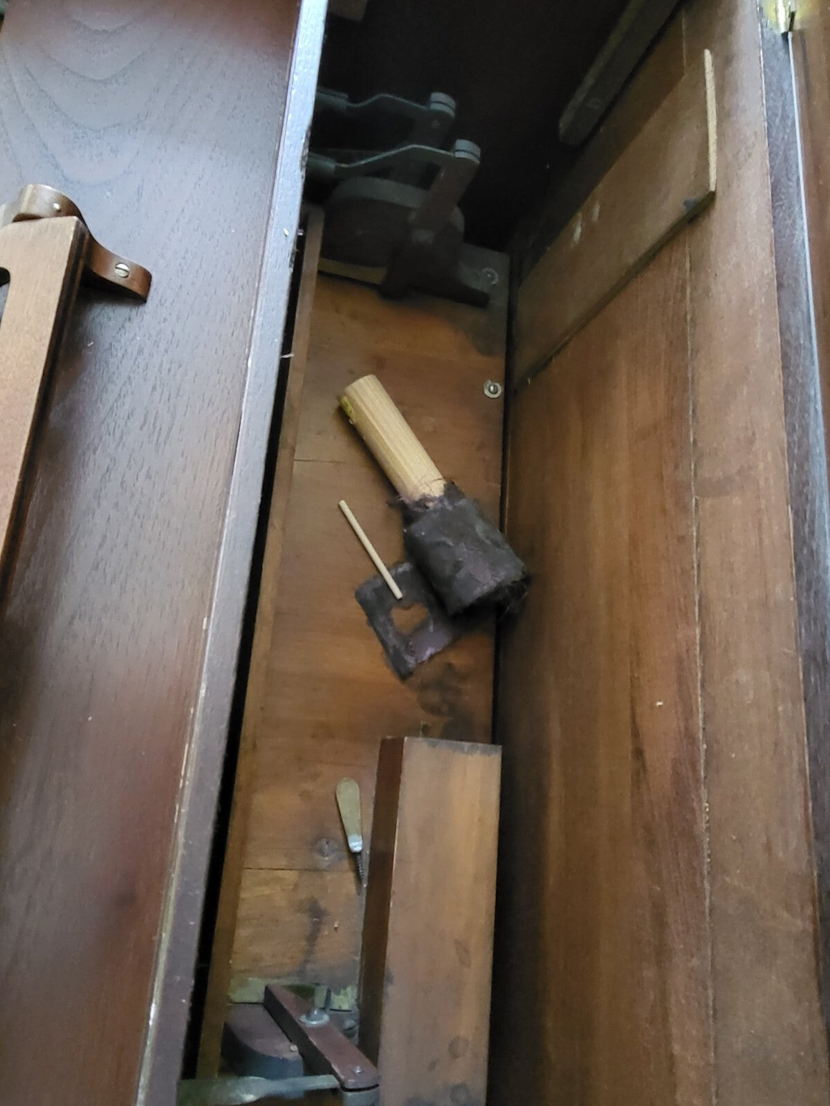 1871 Antique Estey reed organ