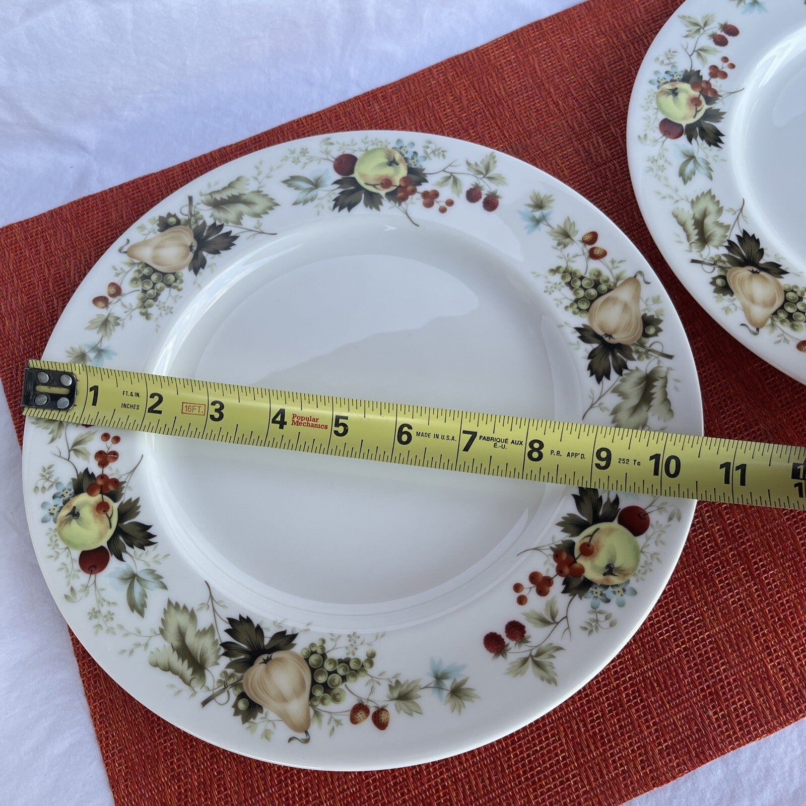 Royal Doulton MIRAMONT 2 Dinner Plates QTC1022 LIGHT USE