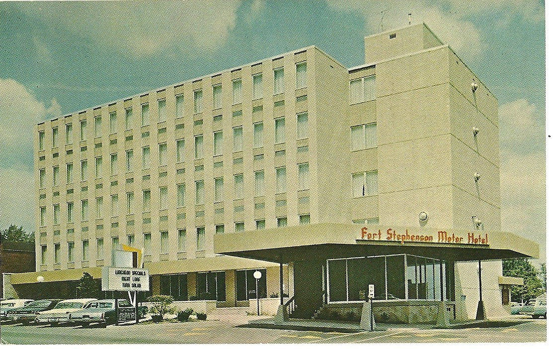 Fort Stephensen Motor Hotel Fremont Ohio OH Turnpike Post Card
