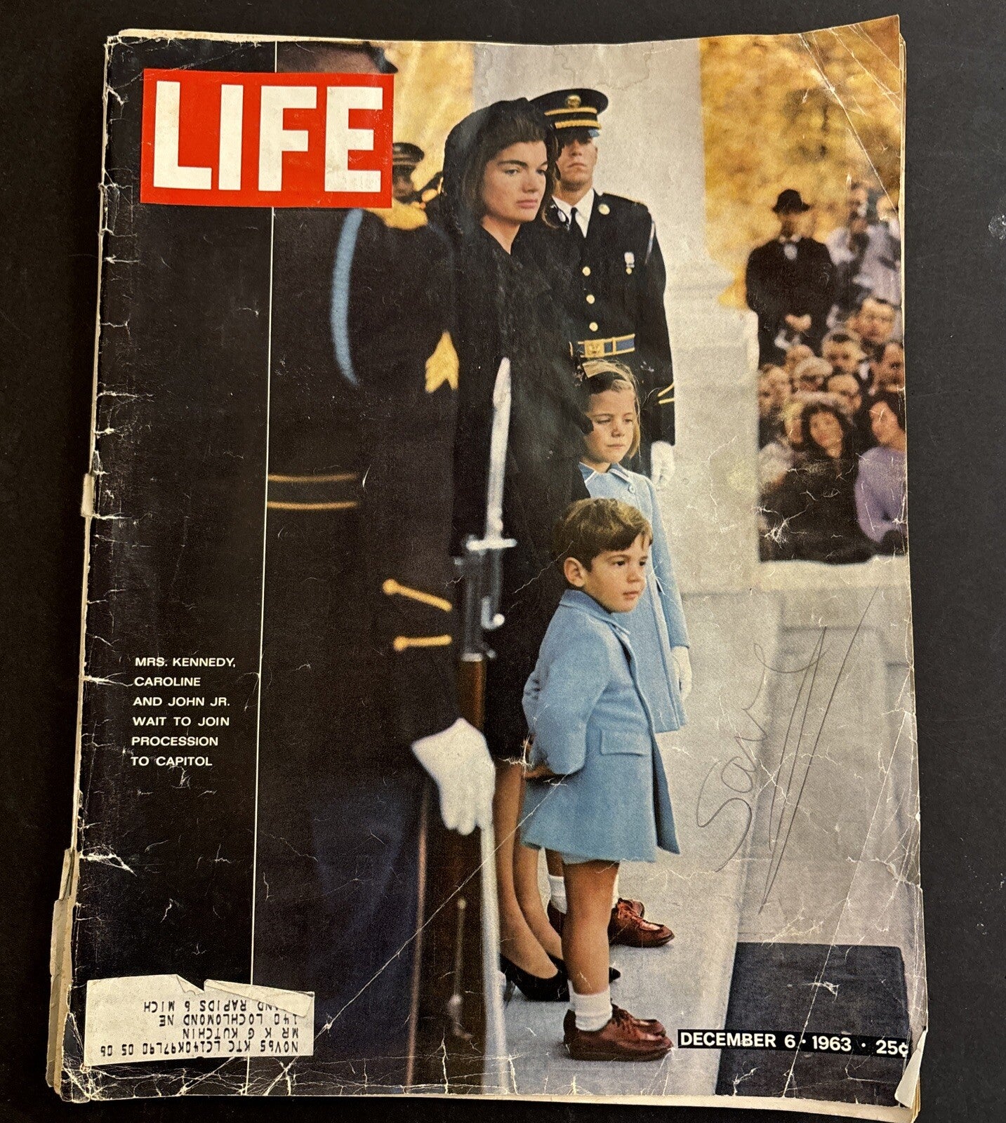 LIFE Magazine December 6 1963 John F Kennedy Funeral Jackie & Children