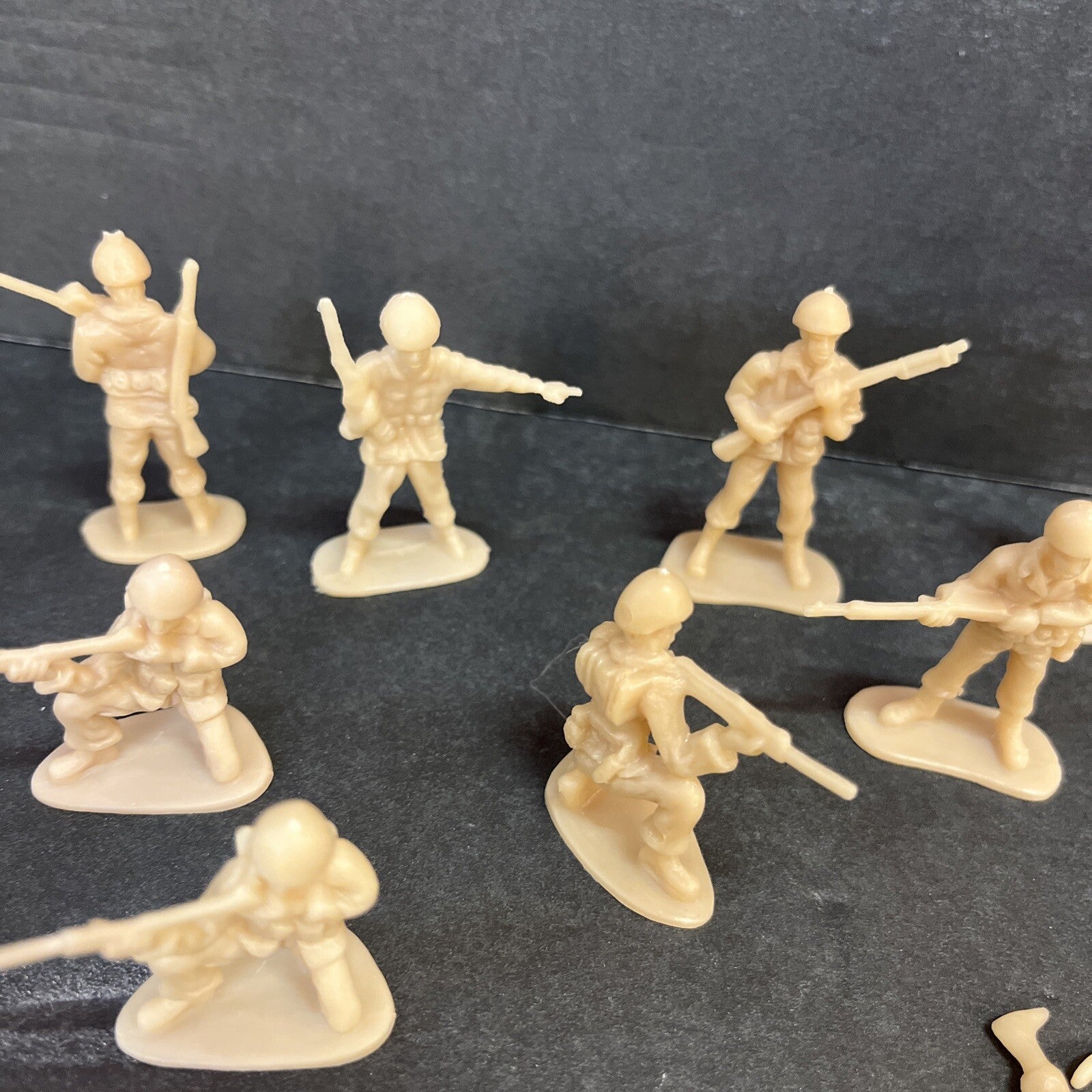Classic 17 Tan Toy Soldiers plastic 2” army men