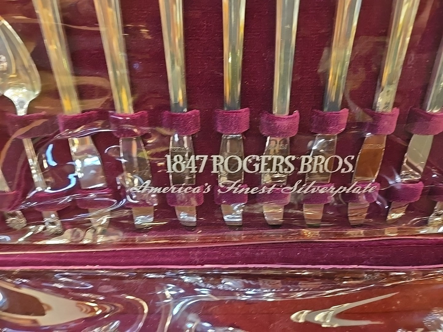 1847 Rogers Bros  Silverware "Eternally Yours"  Set of 52 pc With Storage Box IS