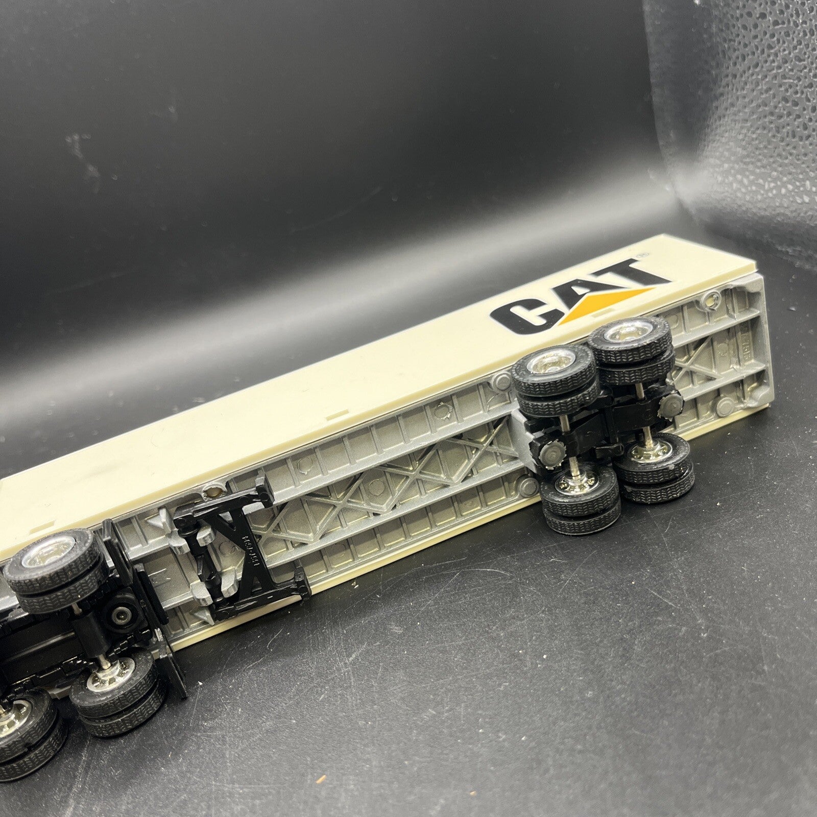 Ertl 1/64 Scale Diecast 7705 - Kenworth Truck & Trailer CAT - White