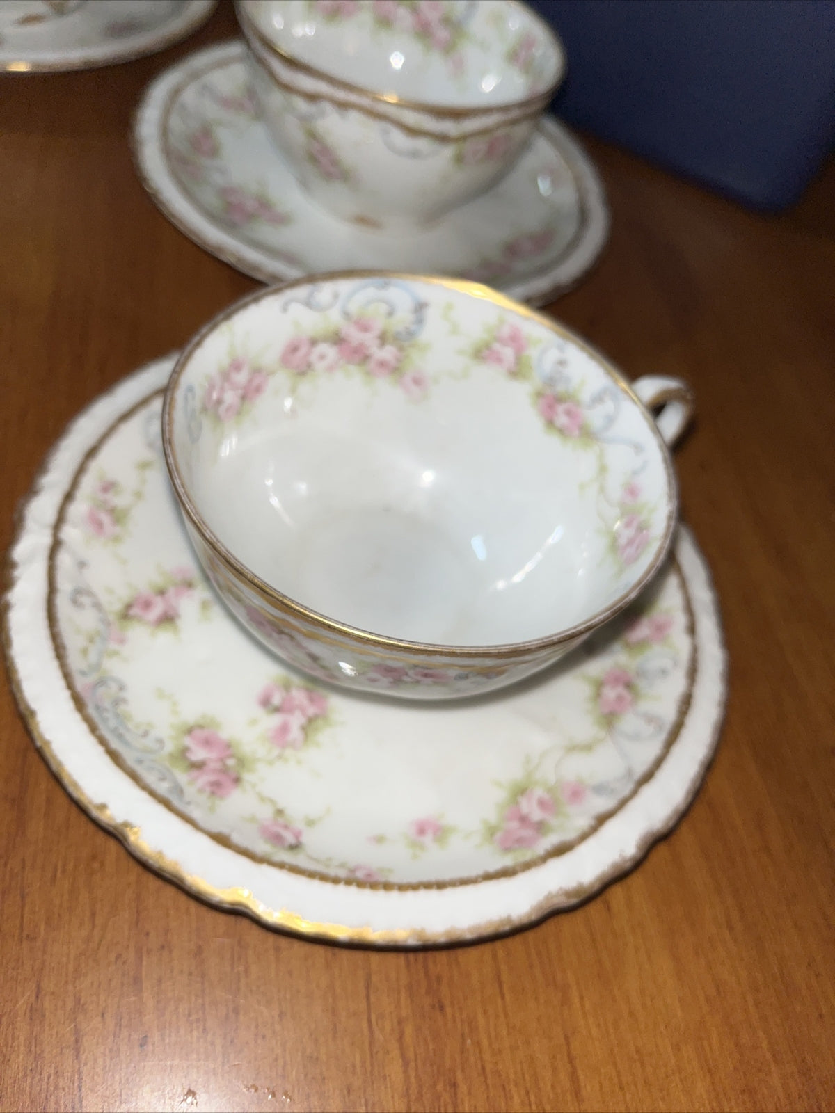 Haviland Limoges 4Tea Cup / Saucer & Serving Bowl- Double Gold Ribbon Flowers