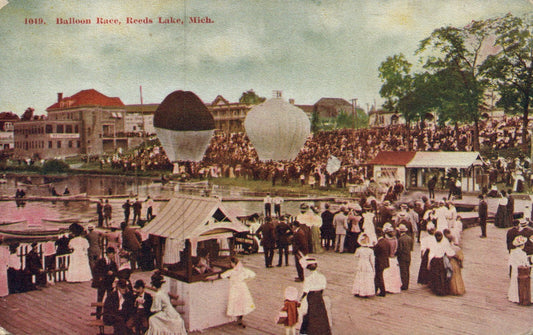 1049 Balloon Race Reeds Lake Michigan MI Postcard