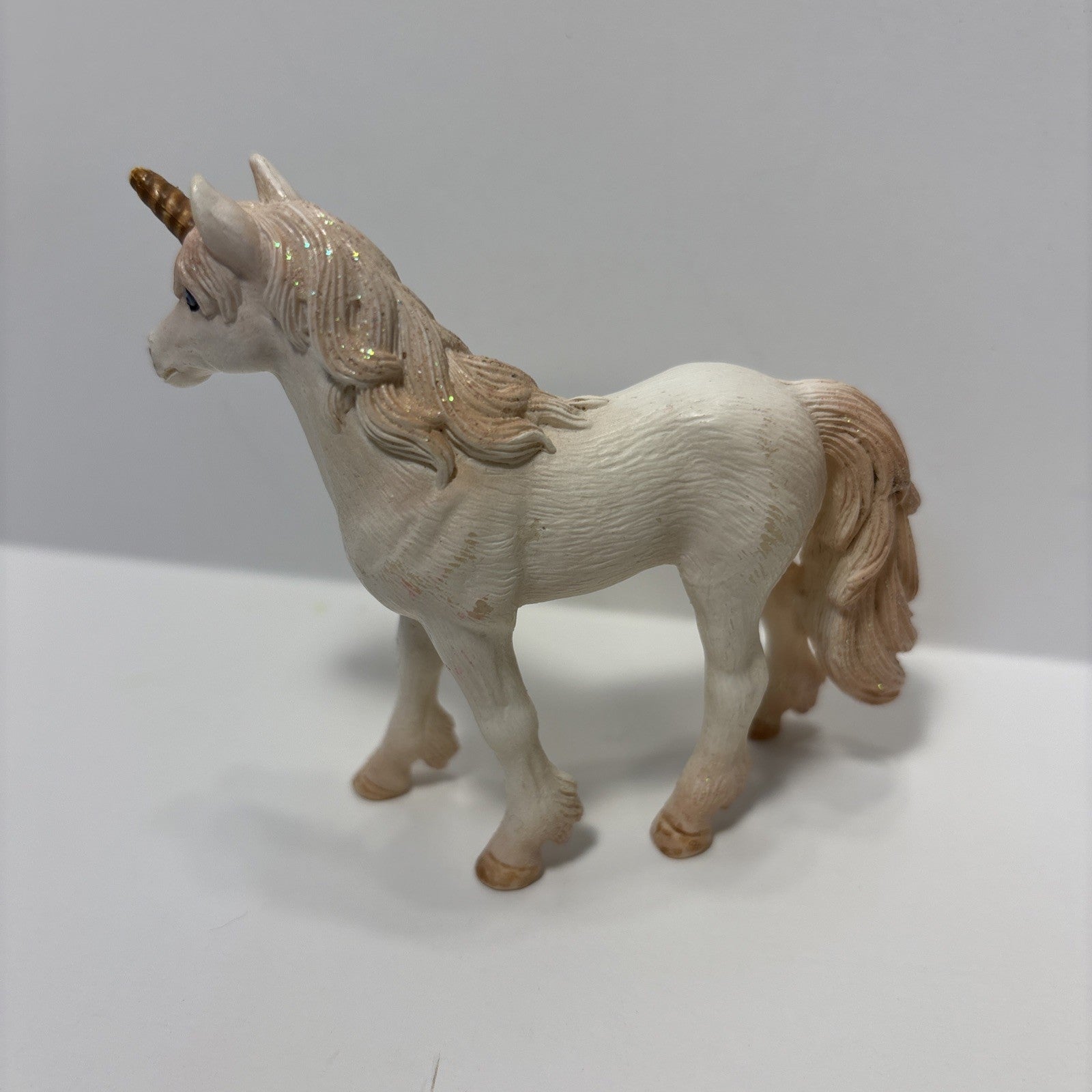 2009 Schleich White w/ Pink Tail Vines Unicorn Foal Horse Toy