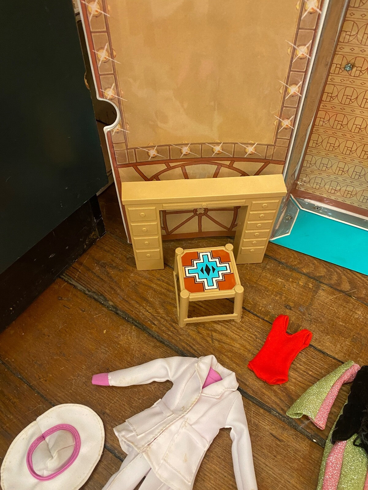 VTG 1976 Chers Dressing Room Dream House W/ Wardrobe Cher Doll Furniture 7 Cards