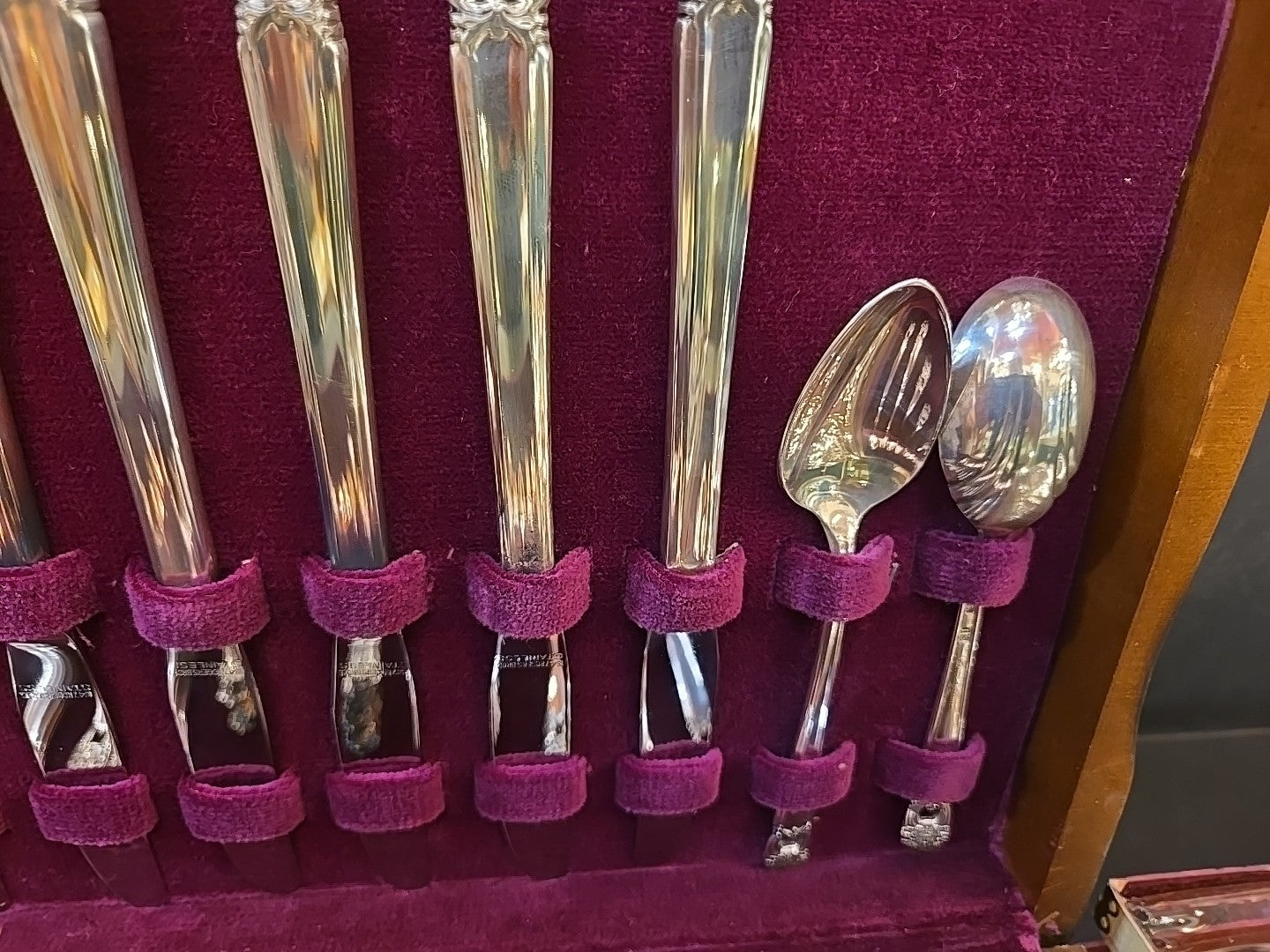 1847 Rogers Bros  Silverware "Eternally Yours"  Set of 52 pc With Storage Box IS