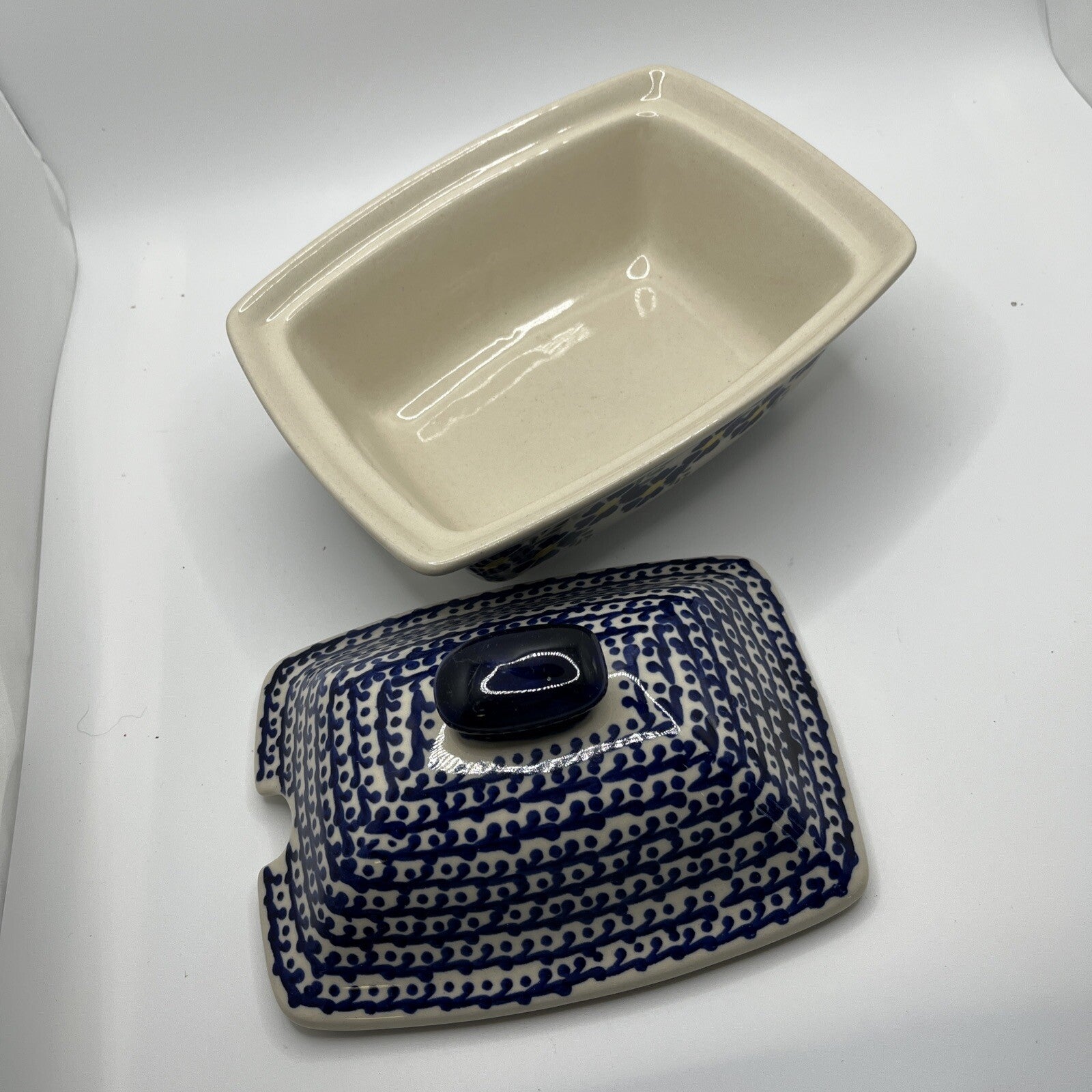 Boleslawiec Polish Pottery Covered Dish w/Spoon Slot 6.75" Yellow/Blue No Spoon