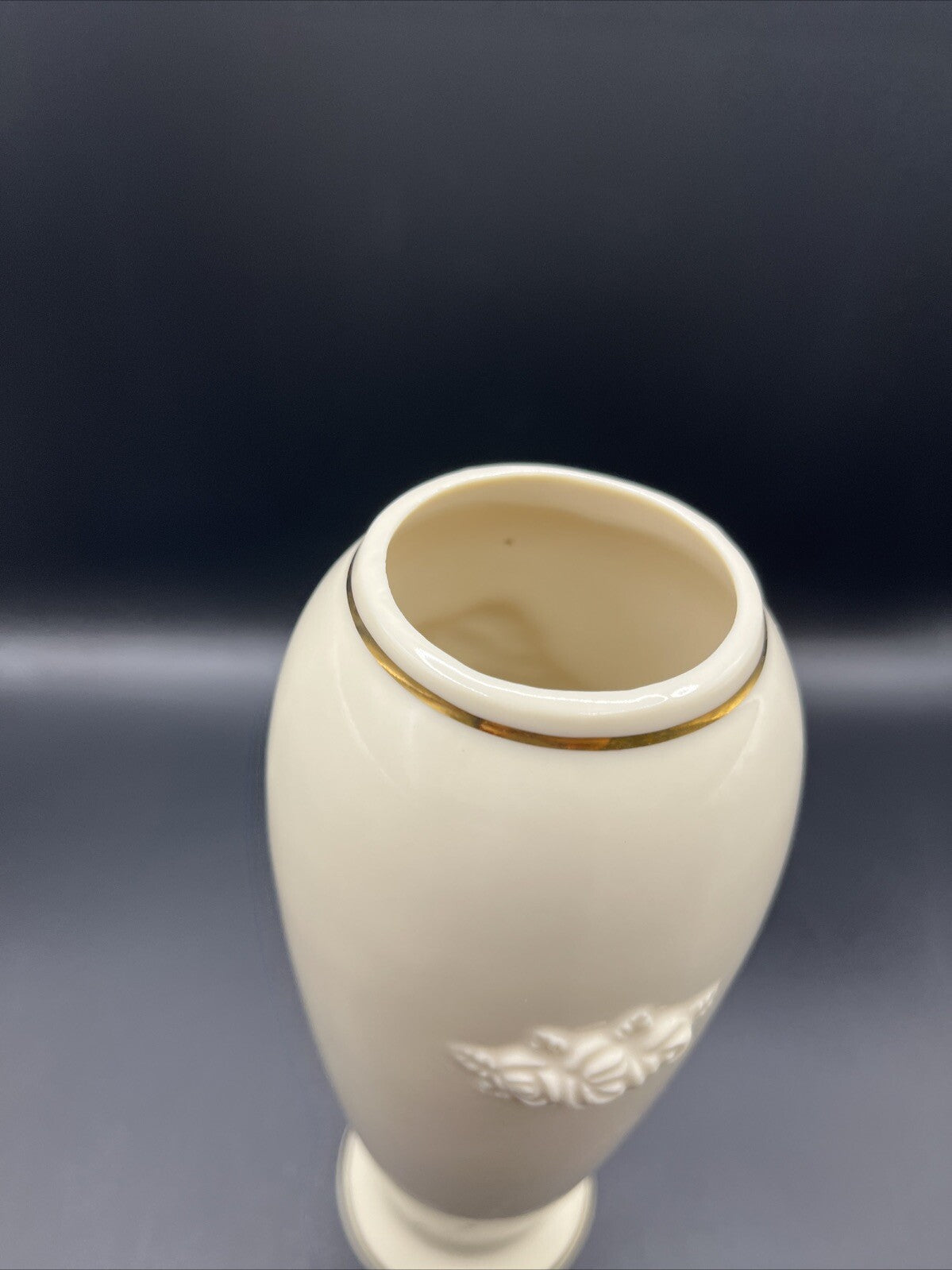 Lenox Handcrafted Rose Vase with Gold Trim 8”