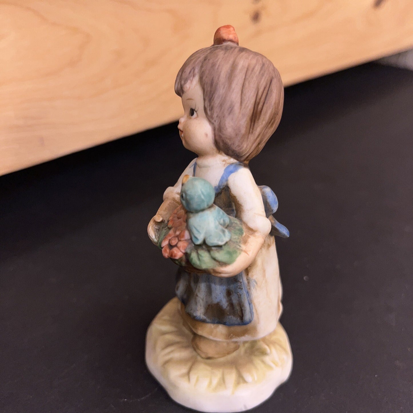 LEFTON CHINA FIGURINE - GIRL w/BIRD NEST FLOWERS - 02732 (CI1F)