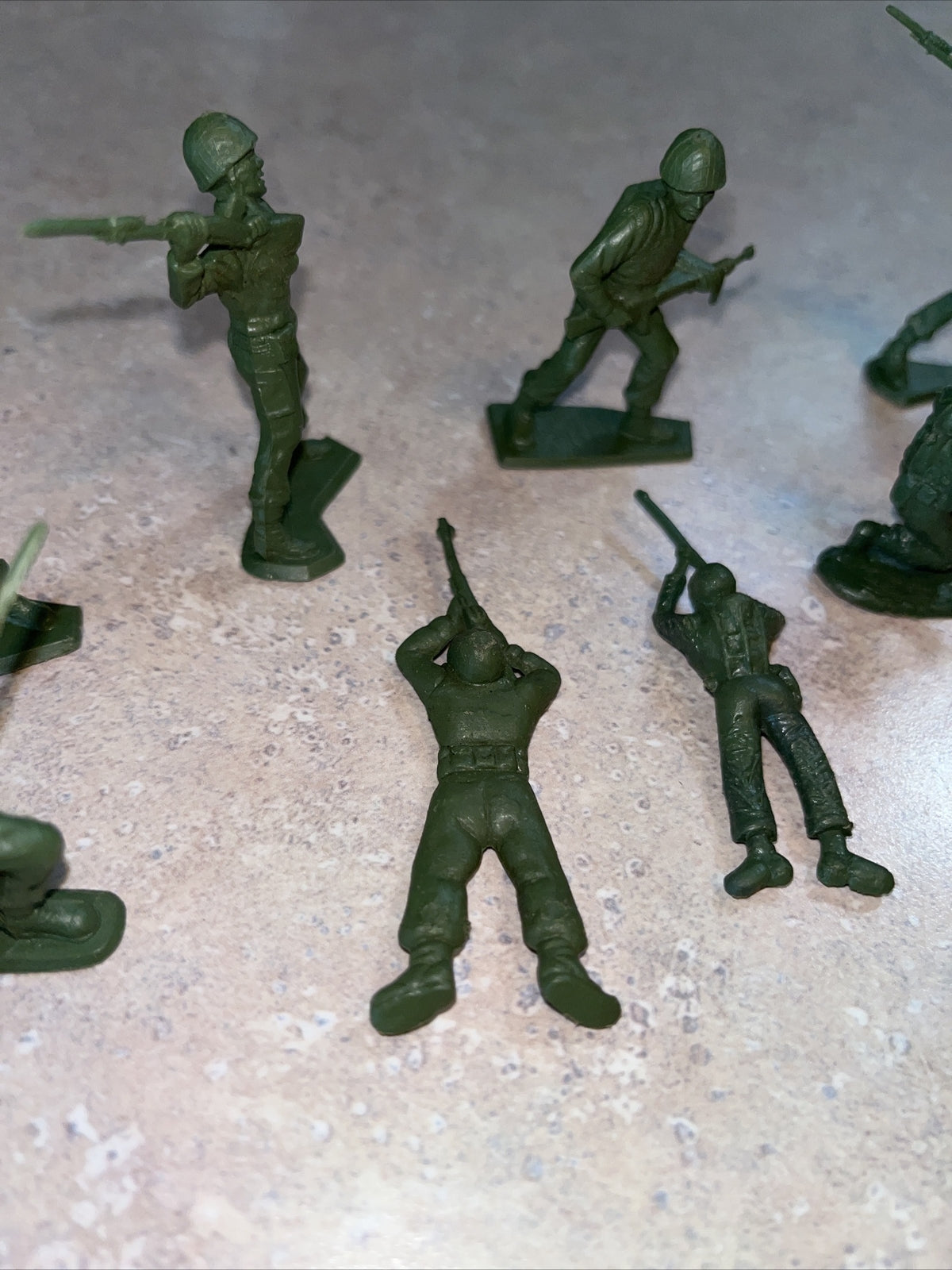 10-Vintage Toy Soldiers Green Army Military War Guys Men Play Set