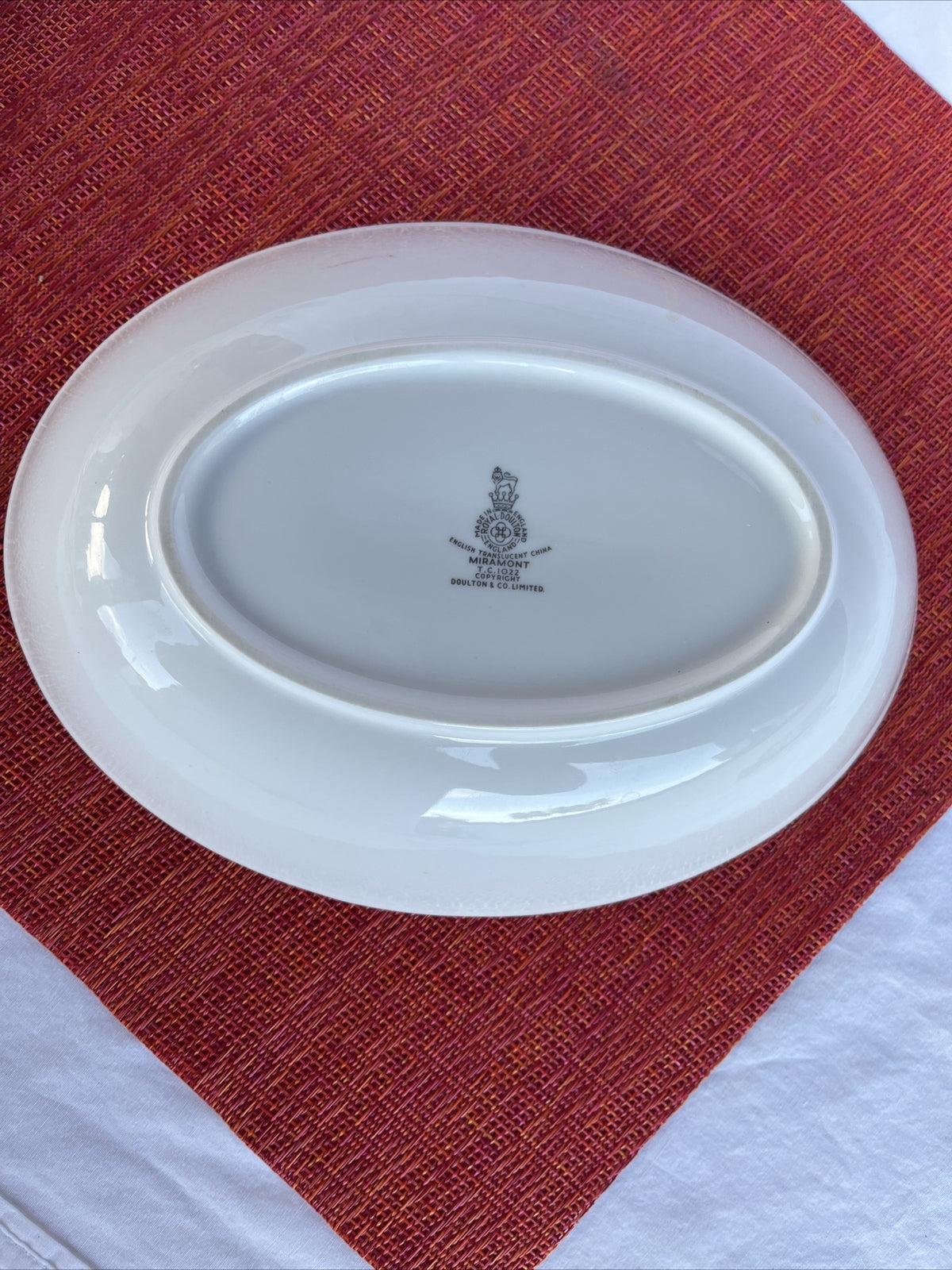 Royal Doulton MIRAMONT  9” X 7” Oval Serving Bowl TC1022 LIGHT USE.