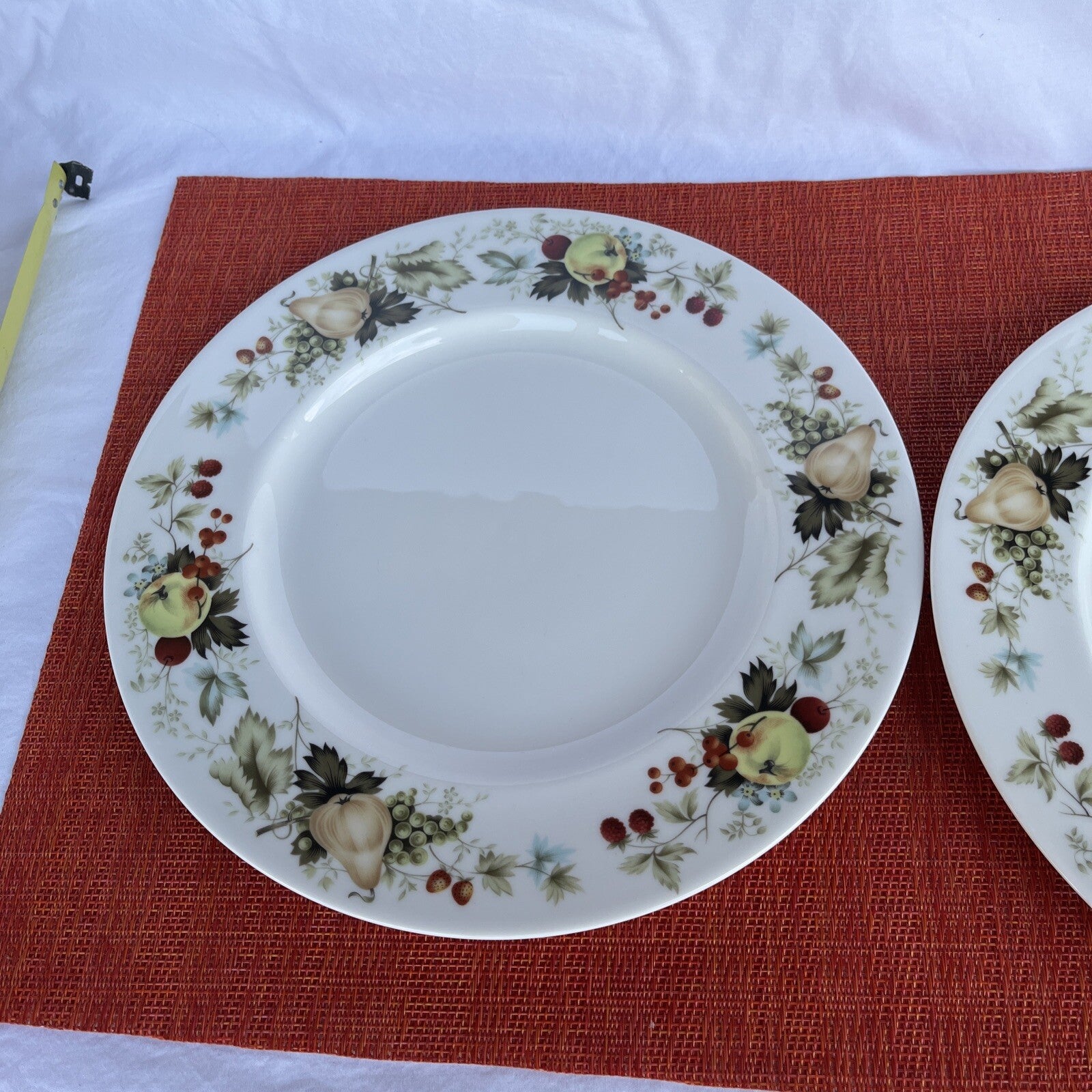 Royal Doulton MIRAMONT 2 Dinner Plates QTC1022 LIGHT USE