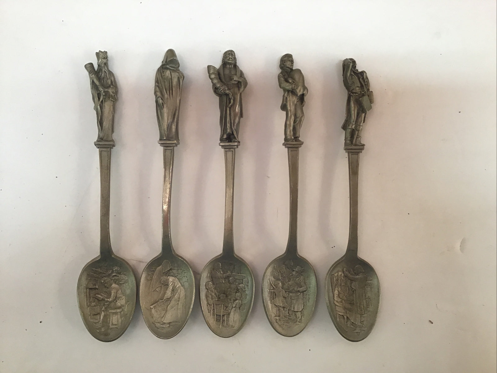 Franklin Mint Set of 5 Pewter Spoons with Figures of Dickens A Christmas Carol