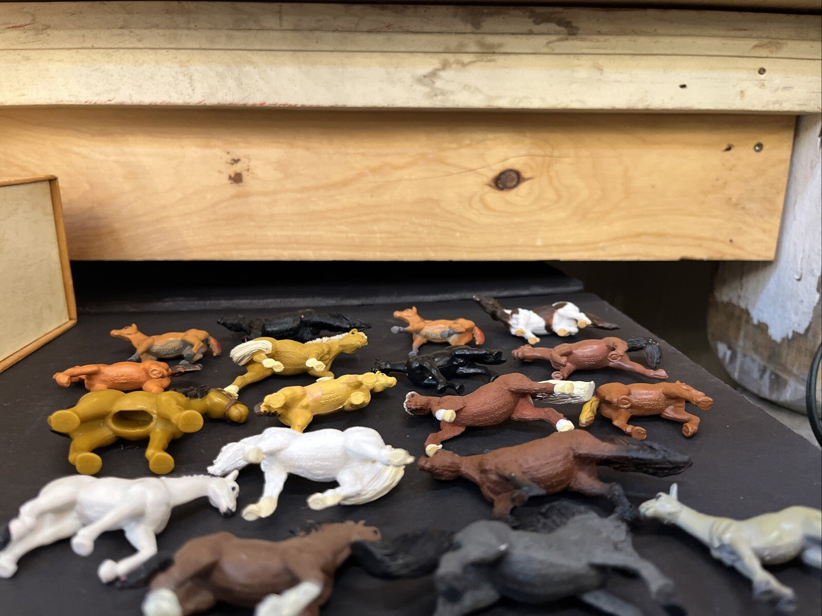 Lot of 18 Vintage Plastic Toy Play Horses