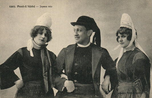 1207 Pont L Abbe Trio  French France Folklore Villard Quimper Fashion Postcard