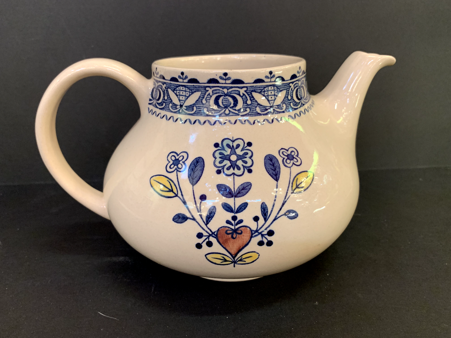 Staffordshire Old Granite Hearts & Flowers teapot - NO LID