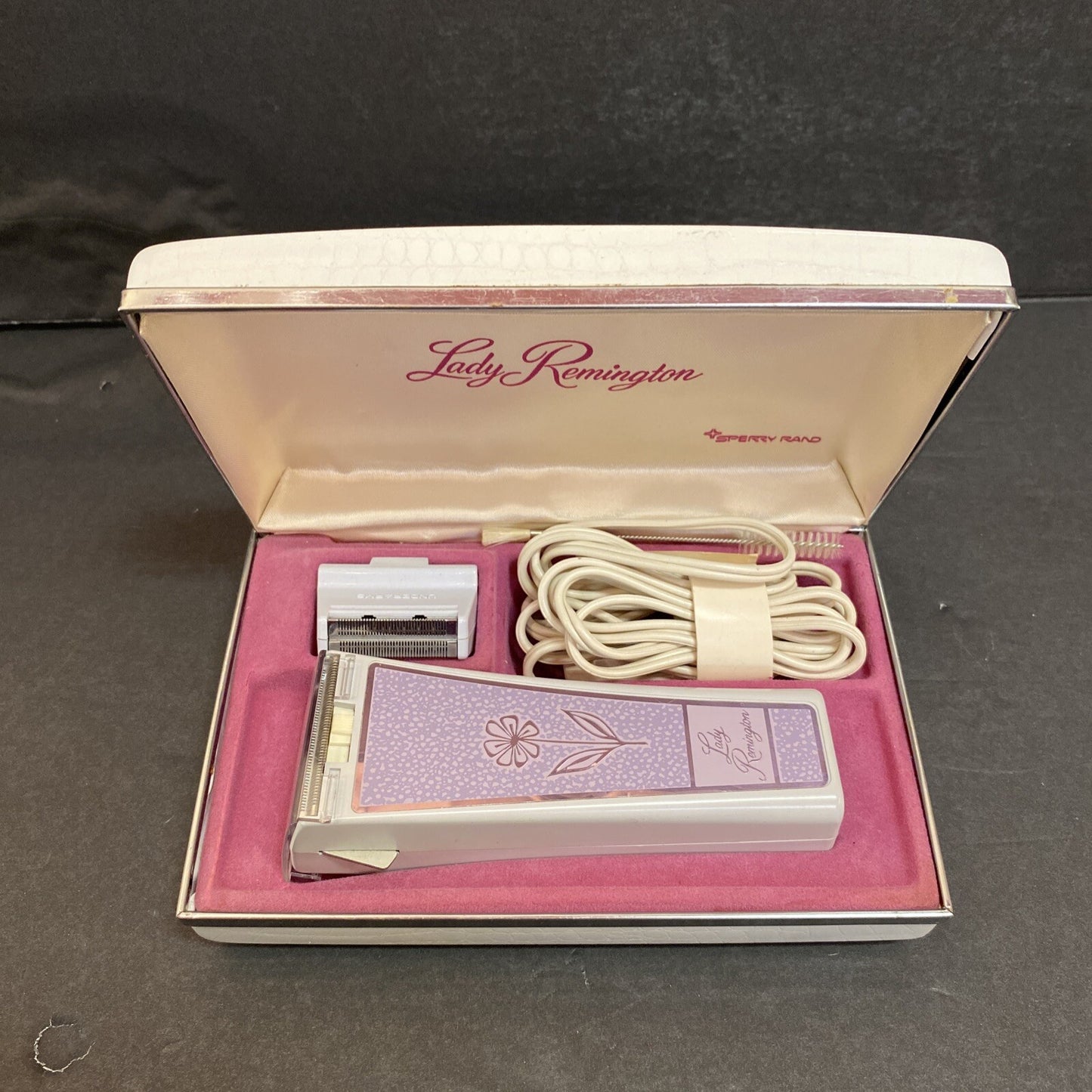 Lady Remington Electric Shaver Sperry Rand  With Underarm Blade & Case WORKS!