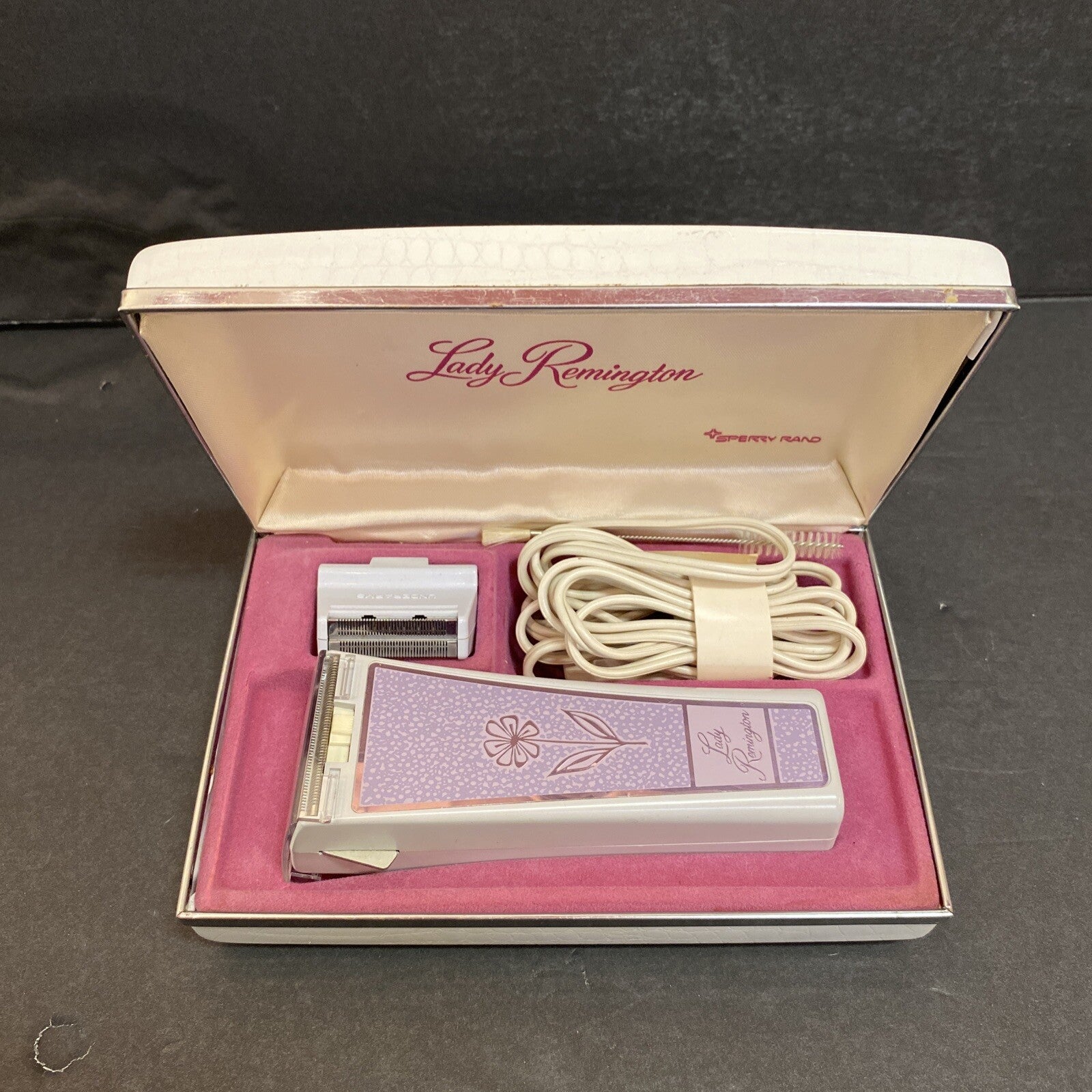 Lady Remington Electric Shaver Sperry Rand  With Underarm Blade & Case WORKS!