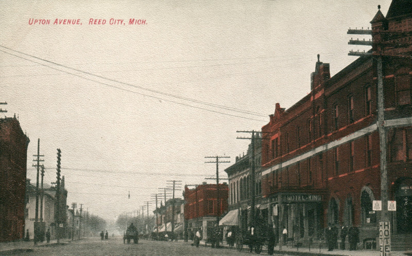Upton Avenue - Hotel King - Horse & Wagon - Reed City Michigan MI Mich Postcard