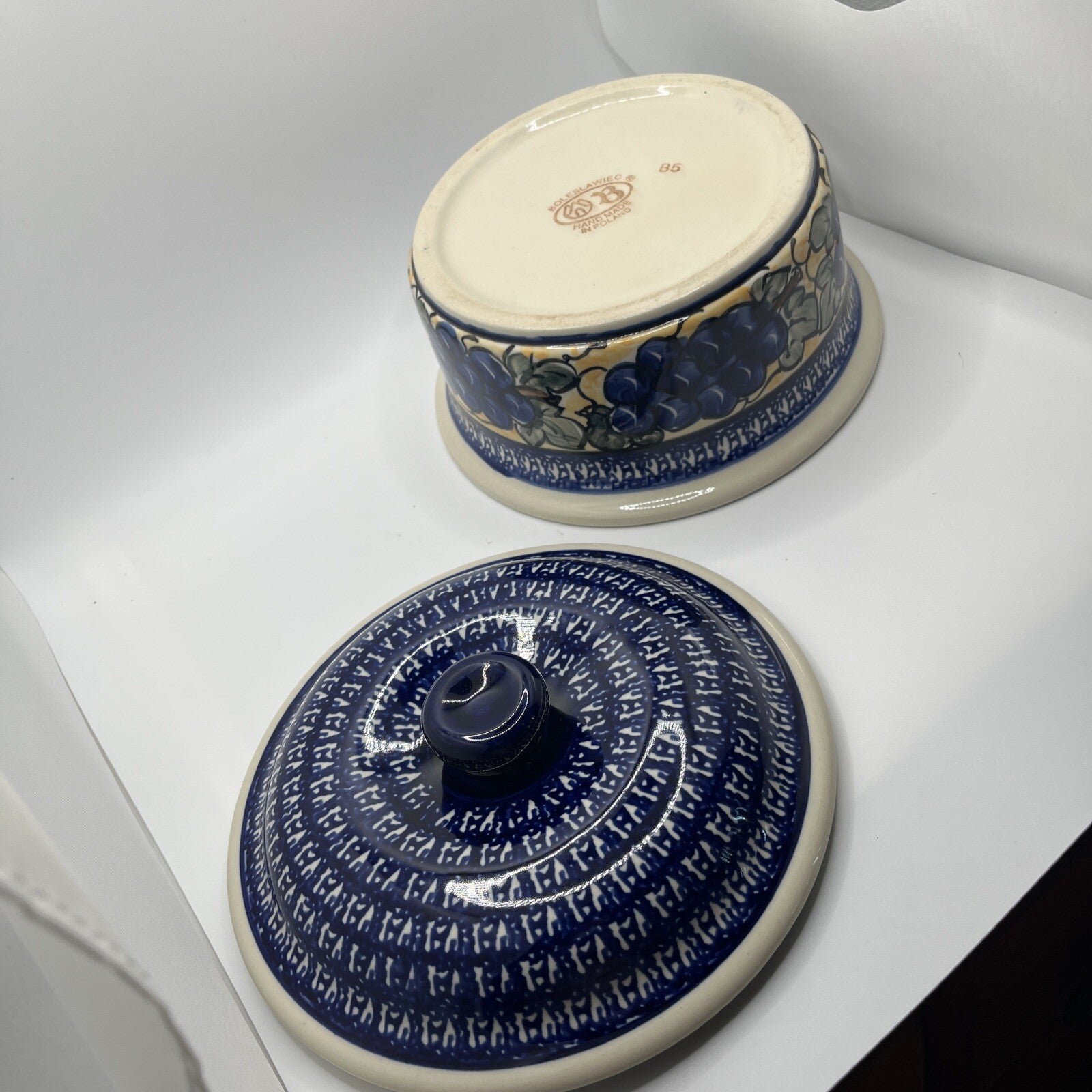 Boleslawiec Poland Round Stoneware Casserole Baker With Lid Hand Painted 7.75”