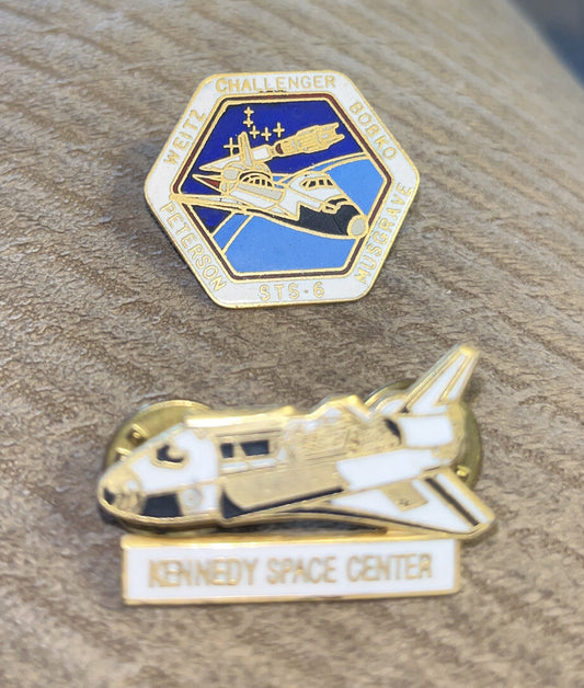 Kennedy Space Center Travel Souvenir Collector Pin - Space Shuttle - (2)