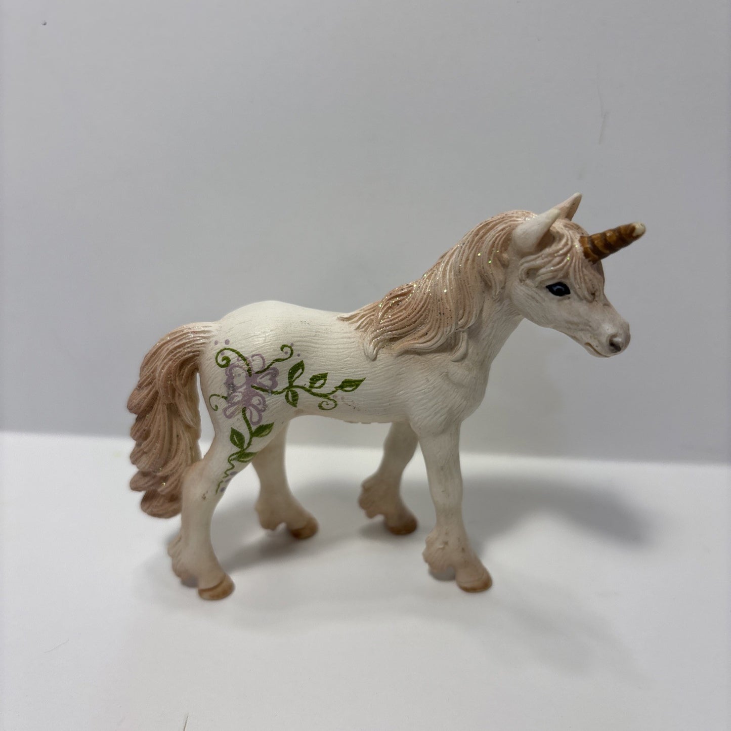 2009 Schleich White w/ Pink Tail Vines Unicorn Foal Horse Toy