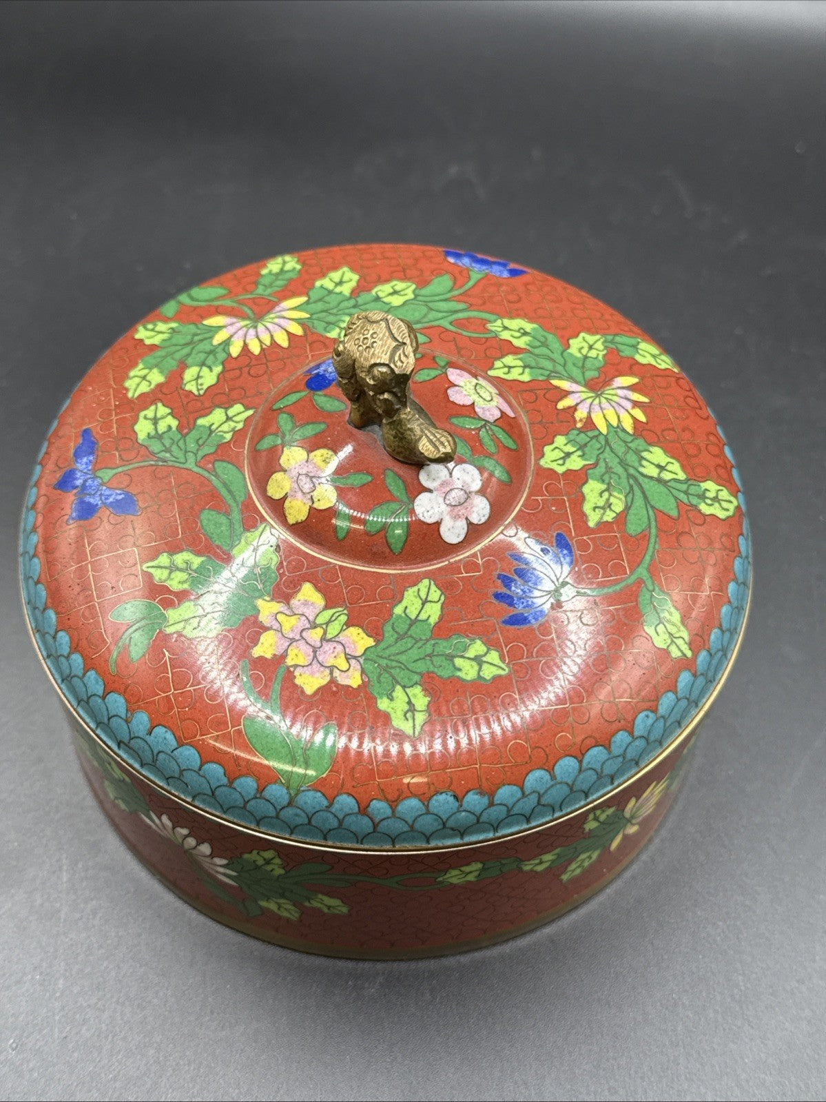 Foo Dog Finial Chinese Enamel Brass Cloisonne Round Box Vintage -5.5  tin red