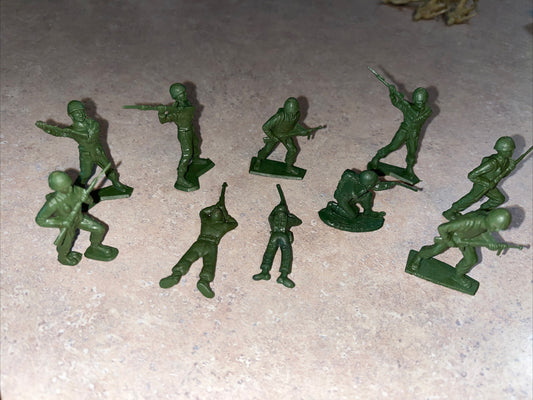 10-Vintage Toy Soldiers Green Army Military War Guys Men Play Set