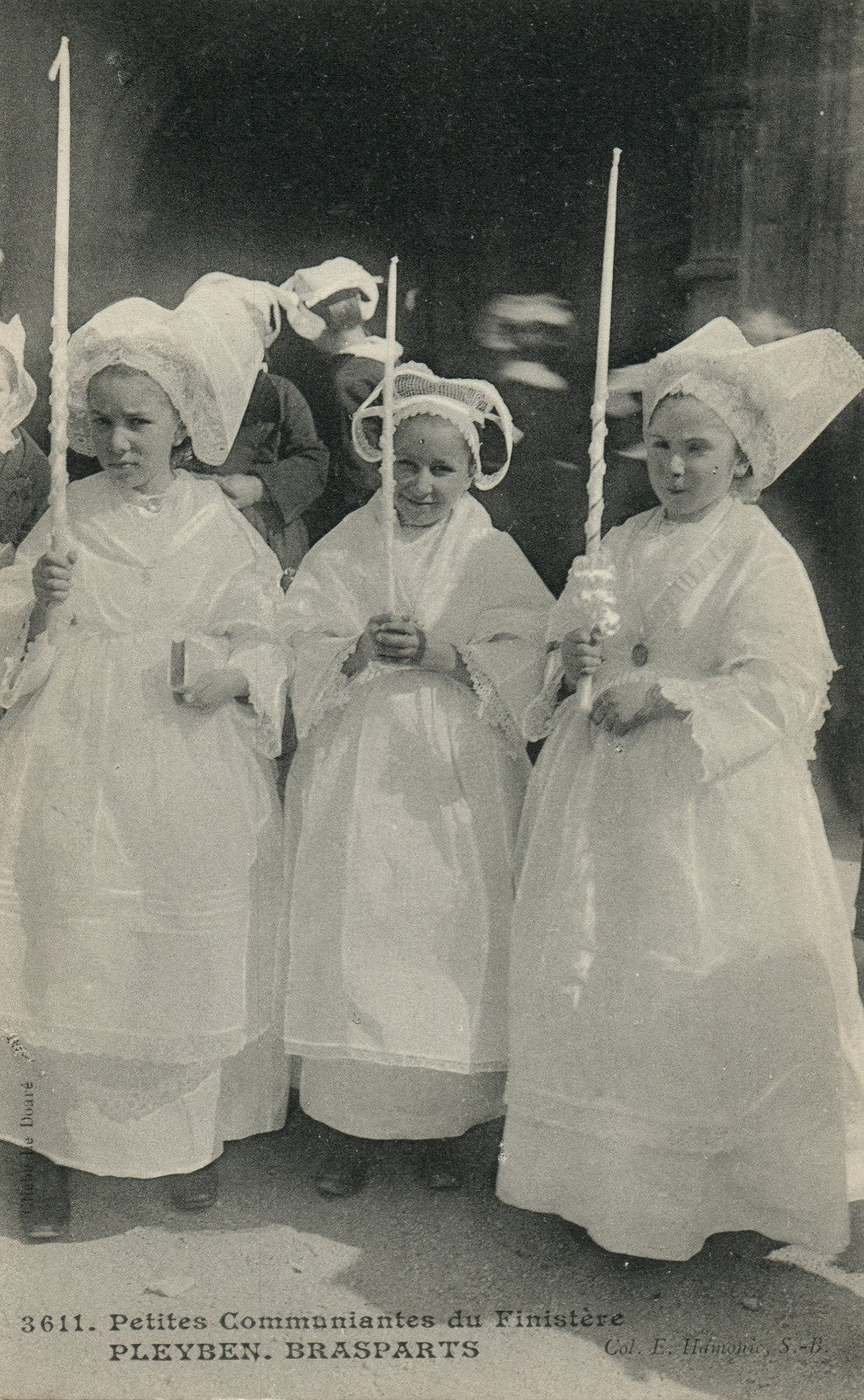3611 Petites Communiantes du Finistere French France Costume Postcard