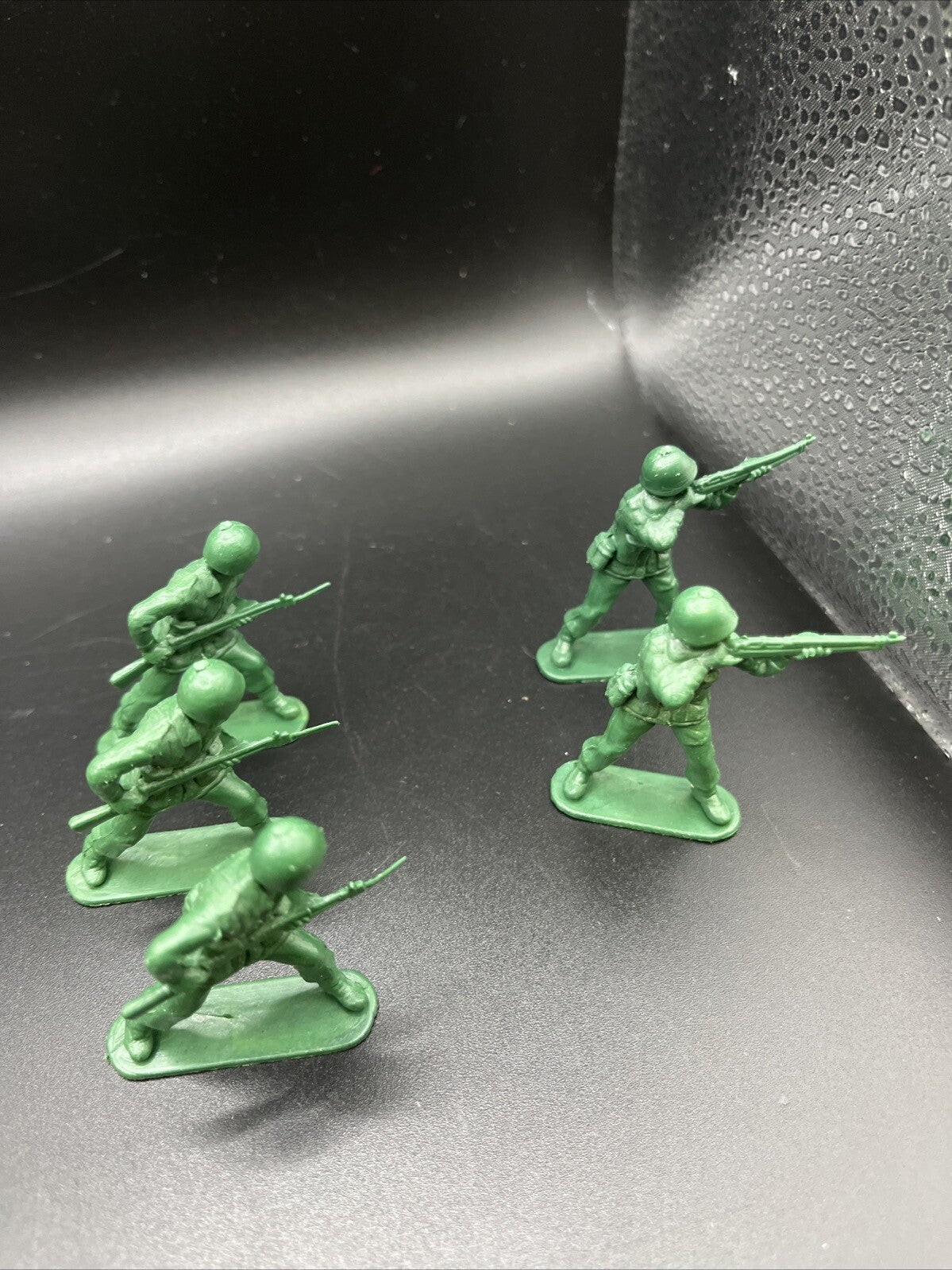 Vintage Toy soldiers Army Men Plastic, 23 Pieces, Green