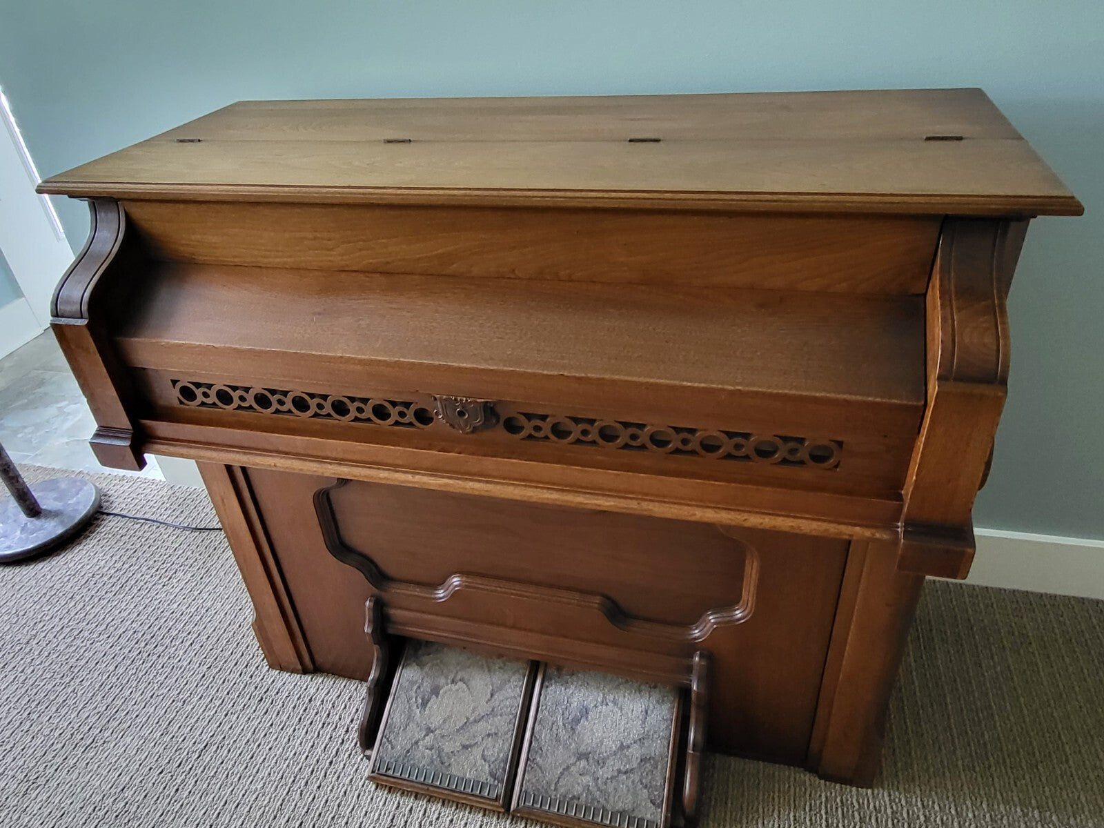 1871 Antique Estey reed organ