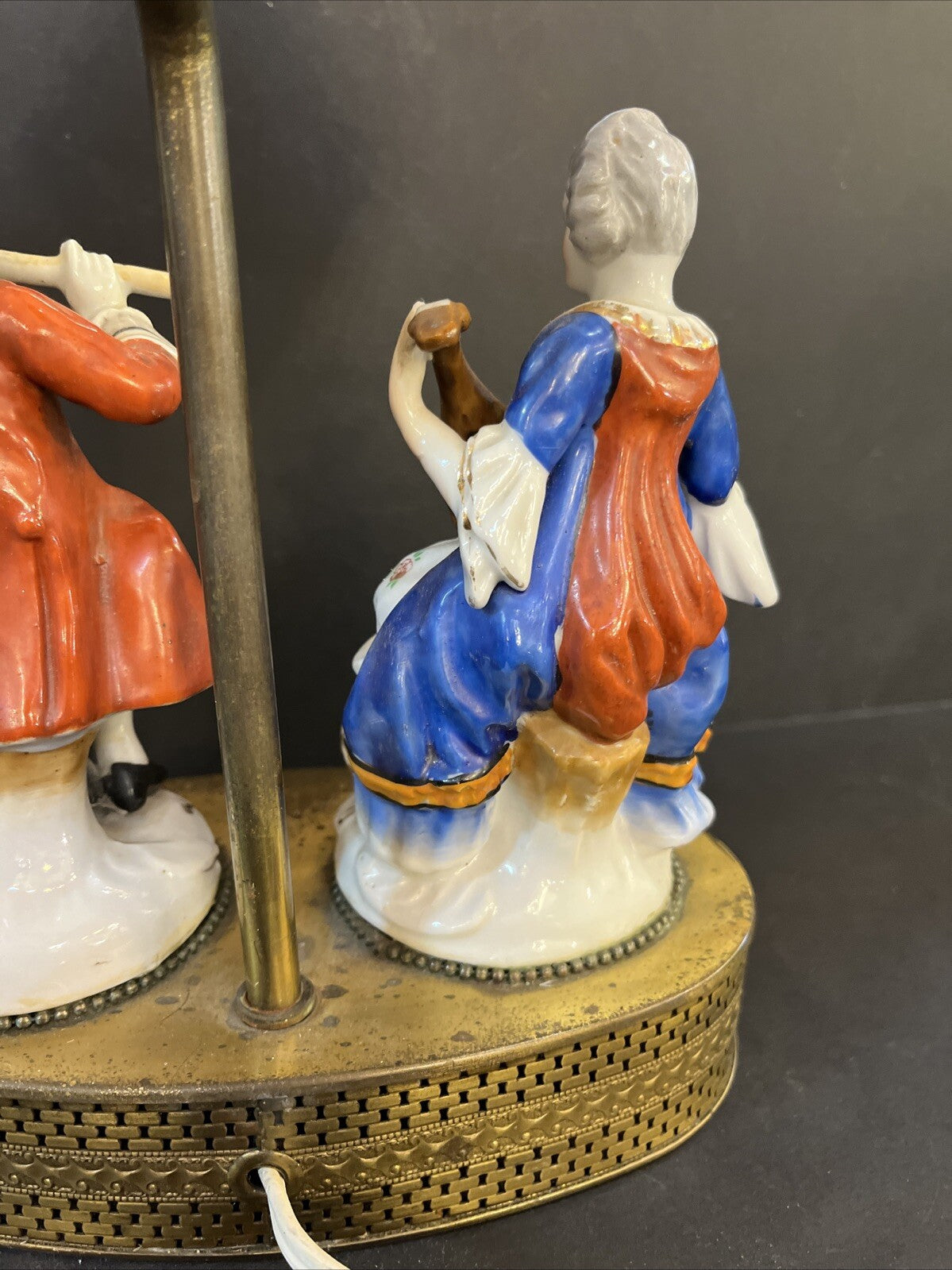 Vintage Victorian Figuiring Table Lamp. Light Bulb Is Not Included