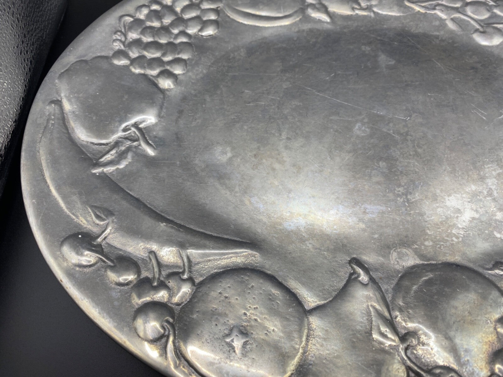 Oval RWP The Wilton Co. Armetale  Pewter Oval fruit Serving Platter 15" x 12"