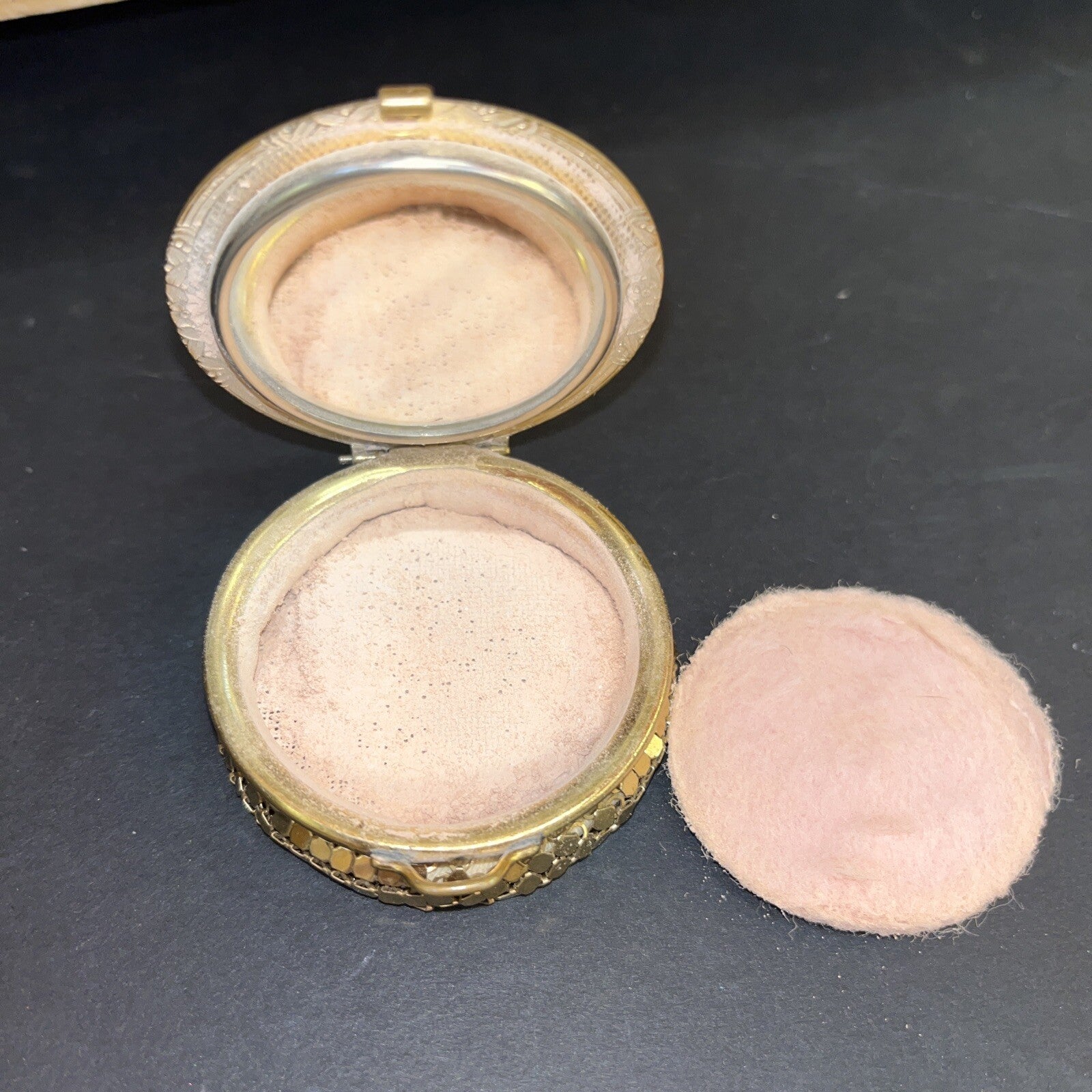 Rare Vintage Compact Gold Mesh 1950's Gold Tone Compact Powder/blush