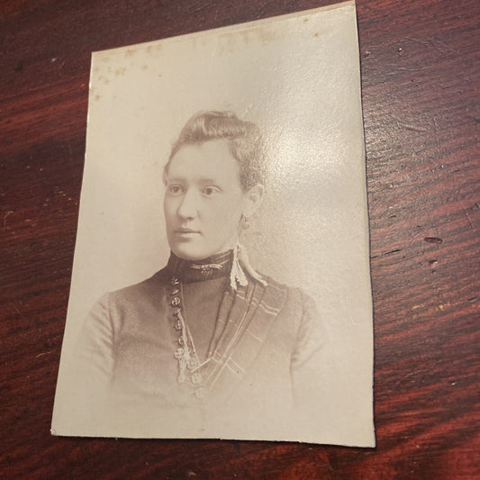 Vintage Victorian woman Real Photo Cabinet Card Plaid Top Irish ? 