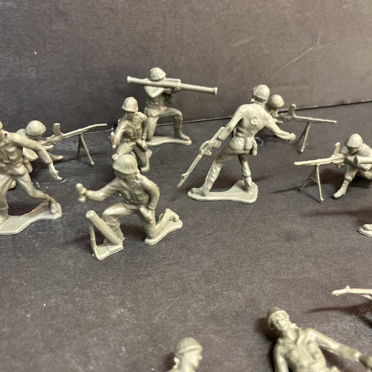 Lot of 30 Vintage 2" Green Plastic Toy Soldiers Army Men