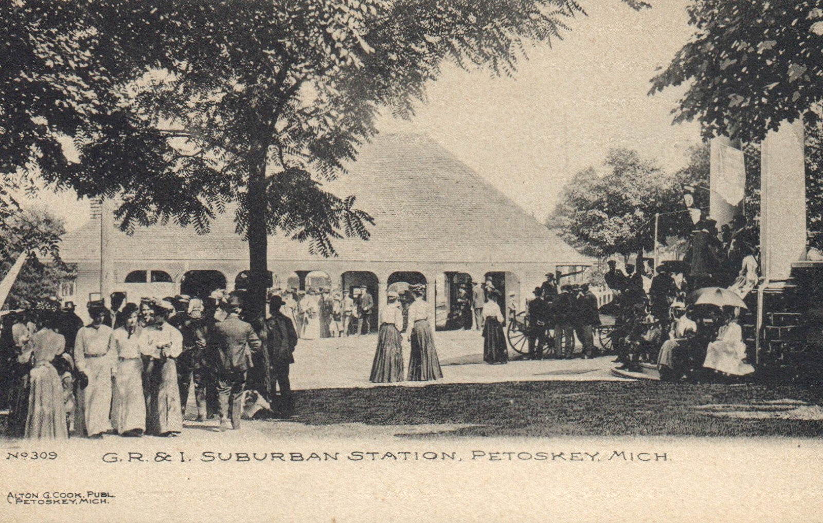 RARE G.R & I. Suburban Station in Petoskey Michigan MI Postcard