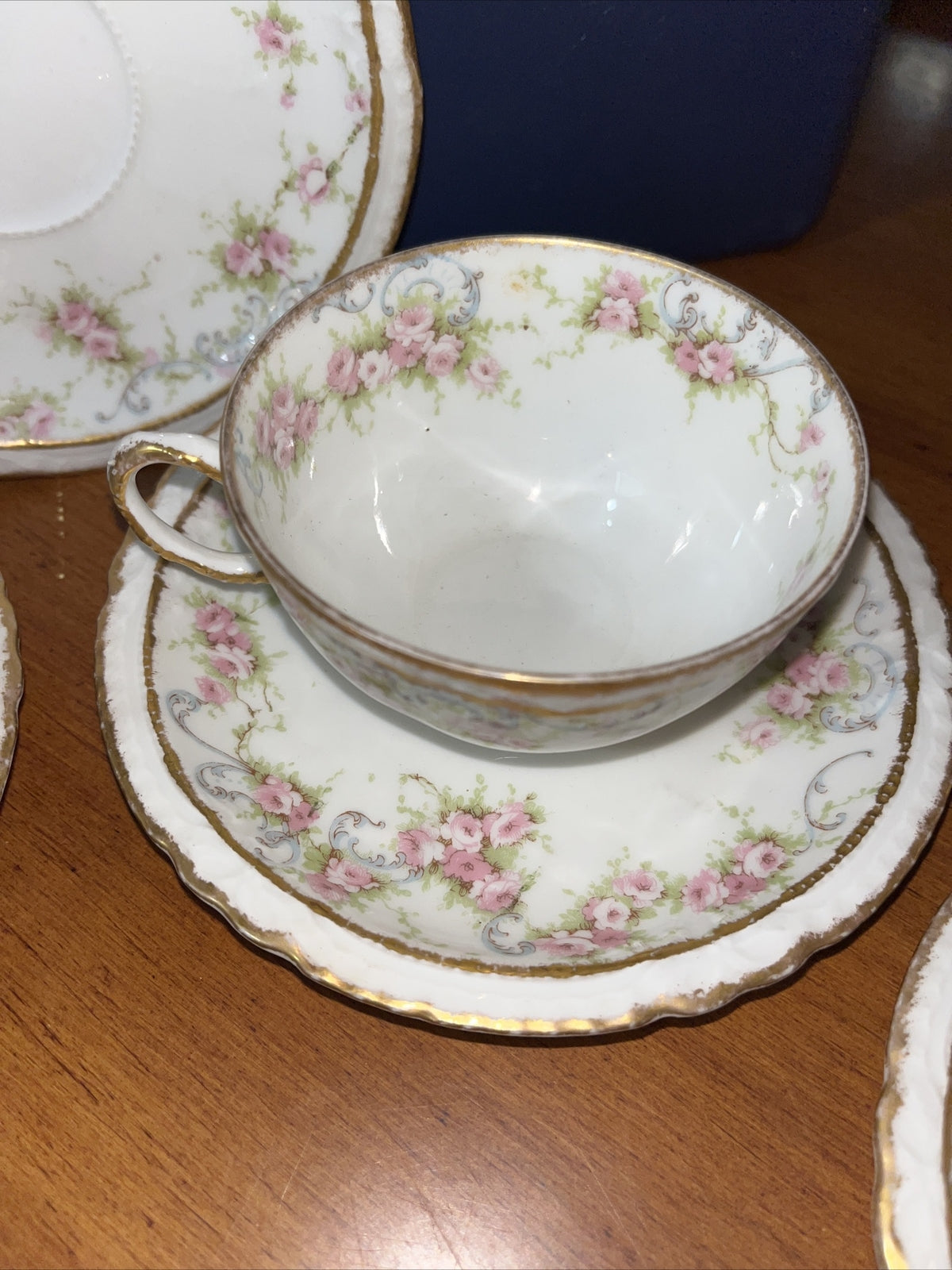 Haviland Limoges 4Tea Cup / Saucer & Serving Bowl- Double Gold Ribbon Flowers