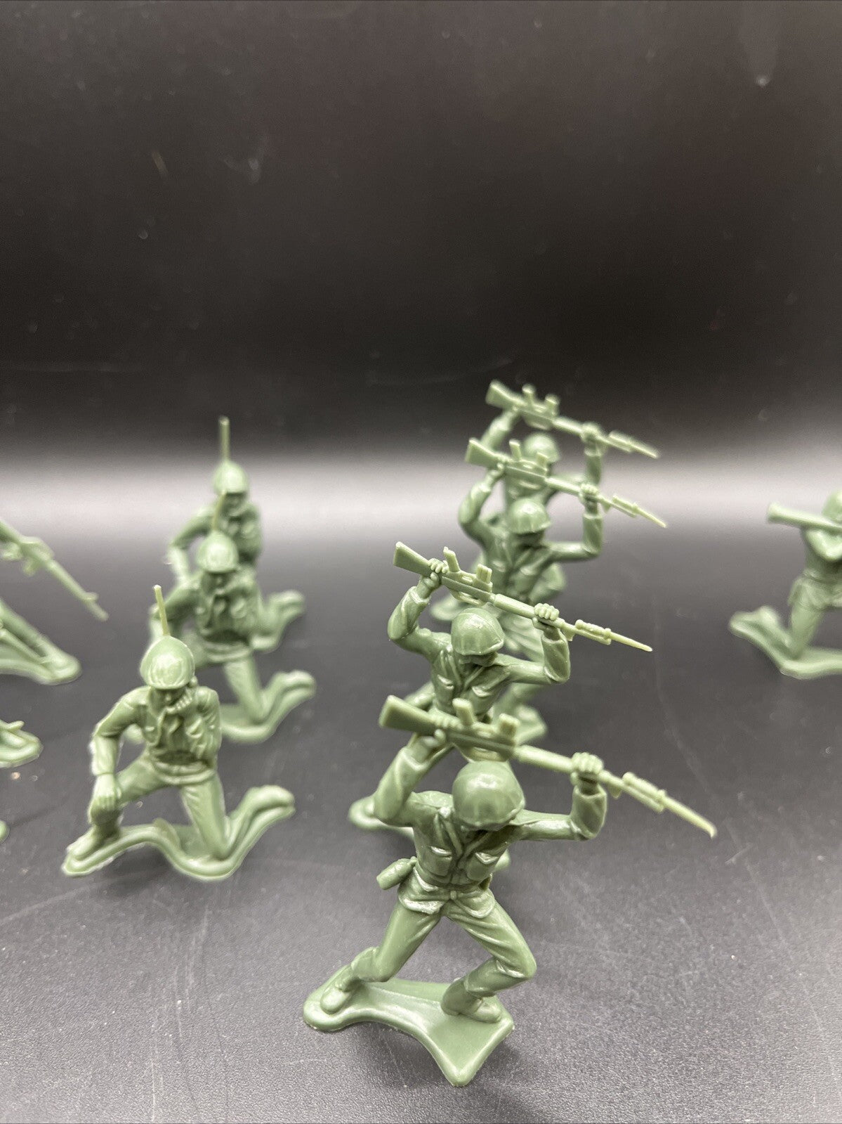 Vintage Toy Army Men Plastic Toy Lot, 16 Pieces, Green