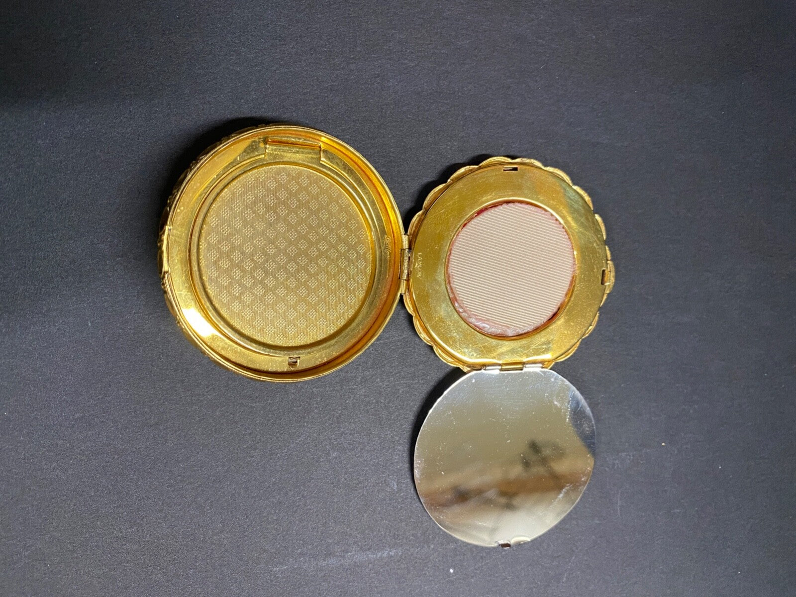 VTG R&G CO. PASTEL YELLOW ENAMEL HAND PAINTED FLOWERS POWDER & BLUSH COMPACT
