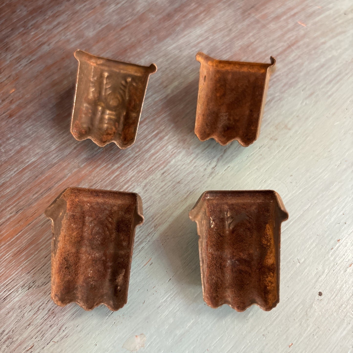 LOT OF 4 SMALL ANTIQUE BRASS 3-TOED CLAW FOOT SALVAGE