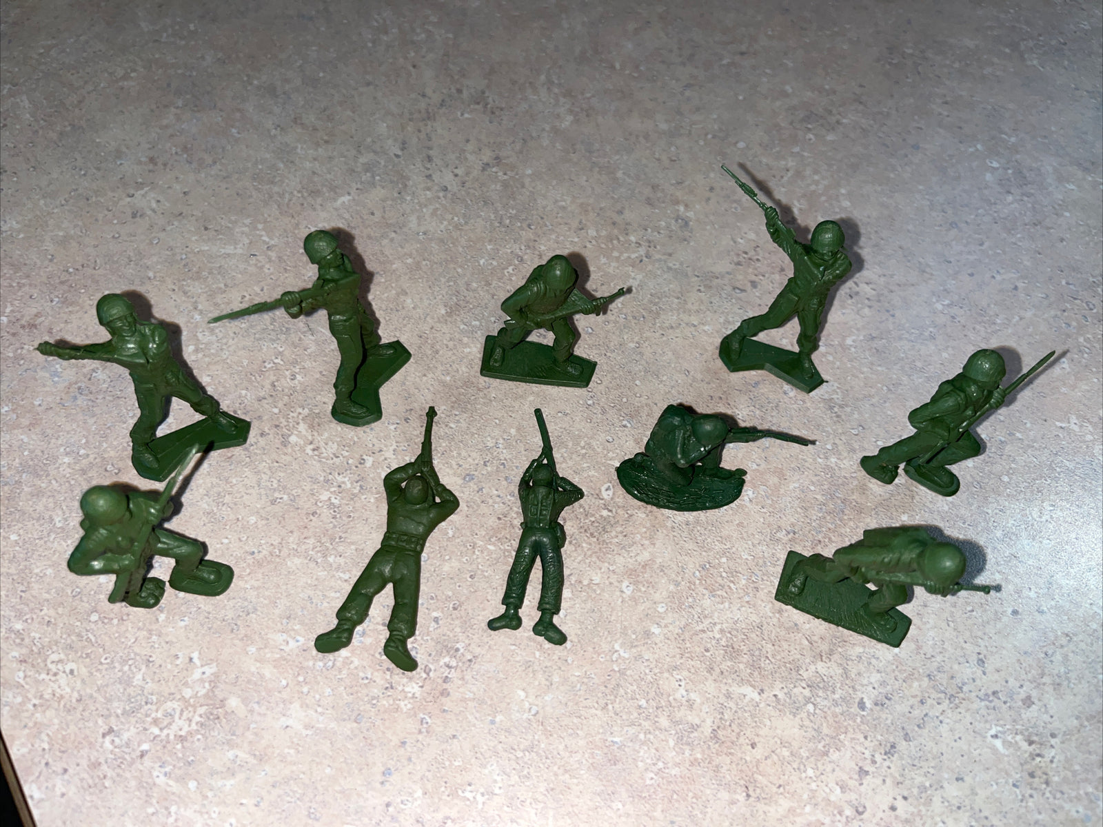 10-Vintage Toy Soldiers Green Army Military War Guys Men Play Set