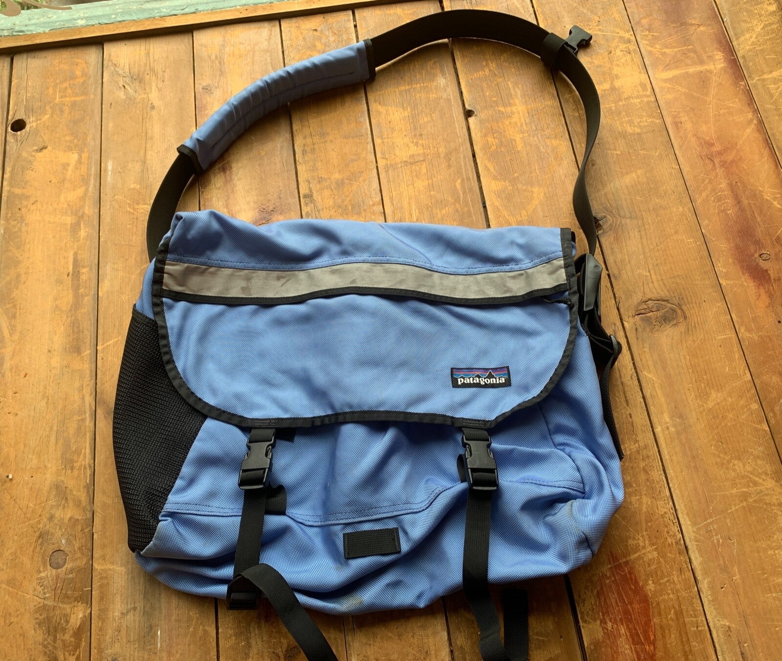 Vintage 90s Large Blue Vintage Patagonia Cross Body Shoulder Messenger Bag