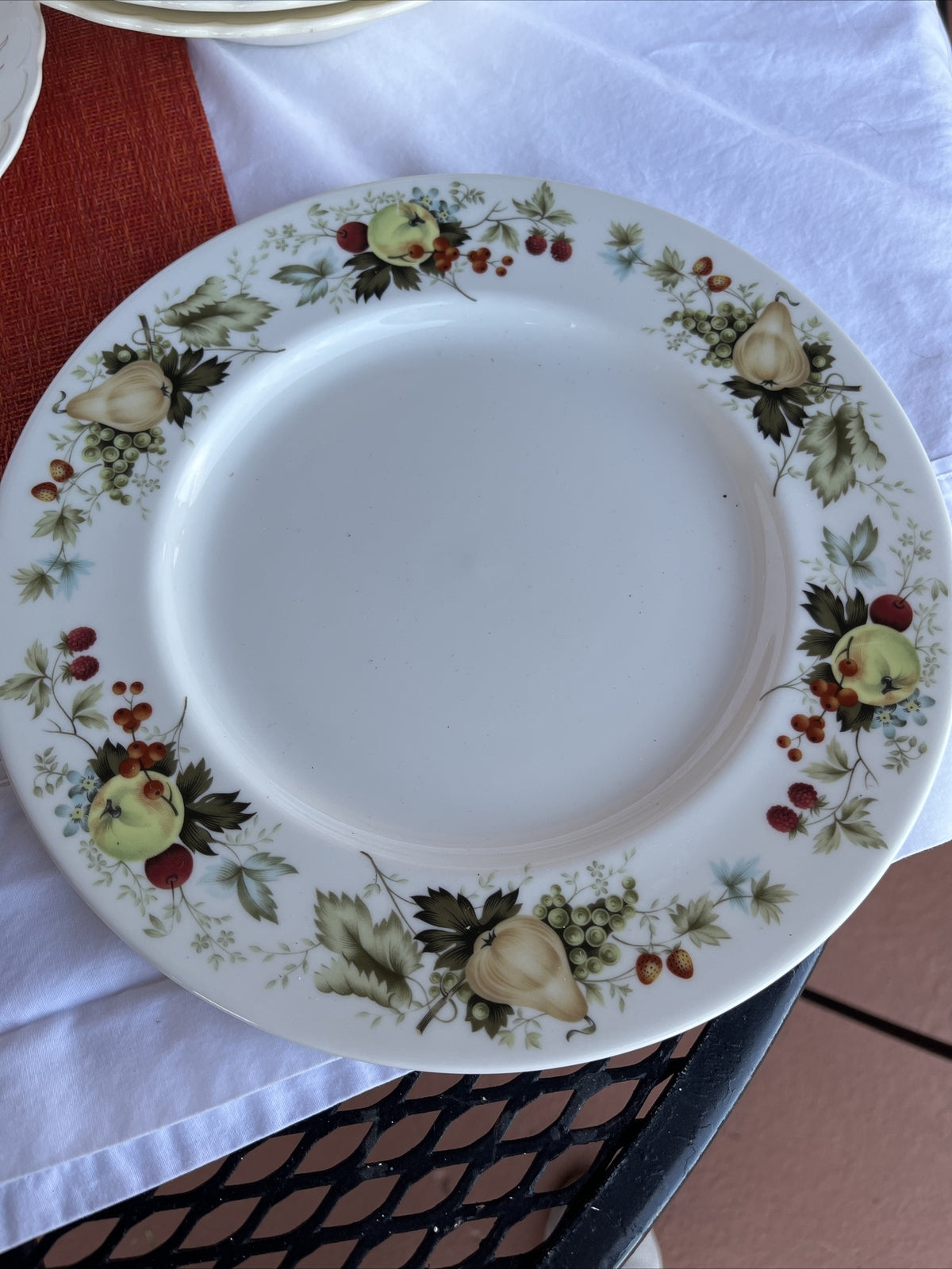 Royal Doulton MIRAMONT 2 Dinner Plates QTC1022 LIGHT USE