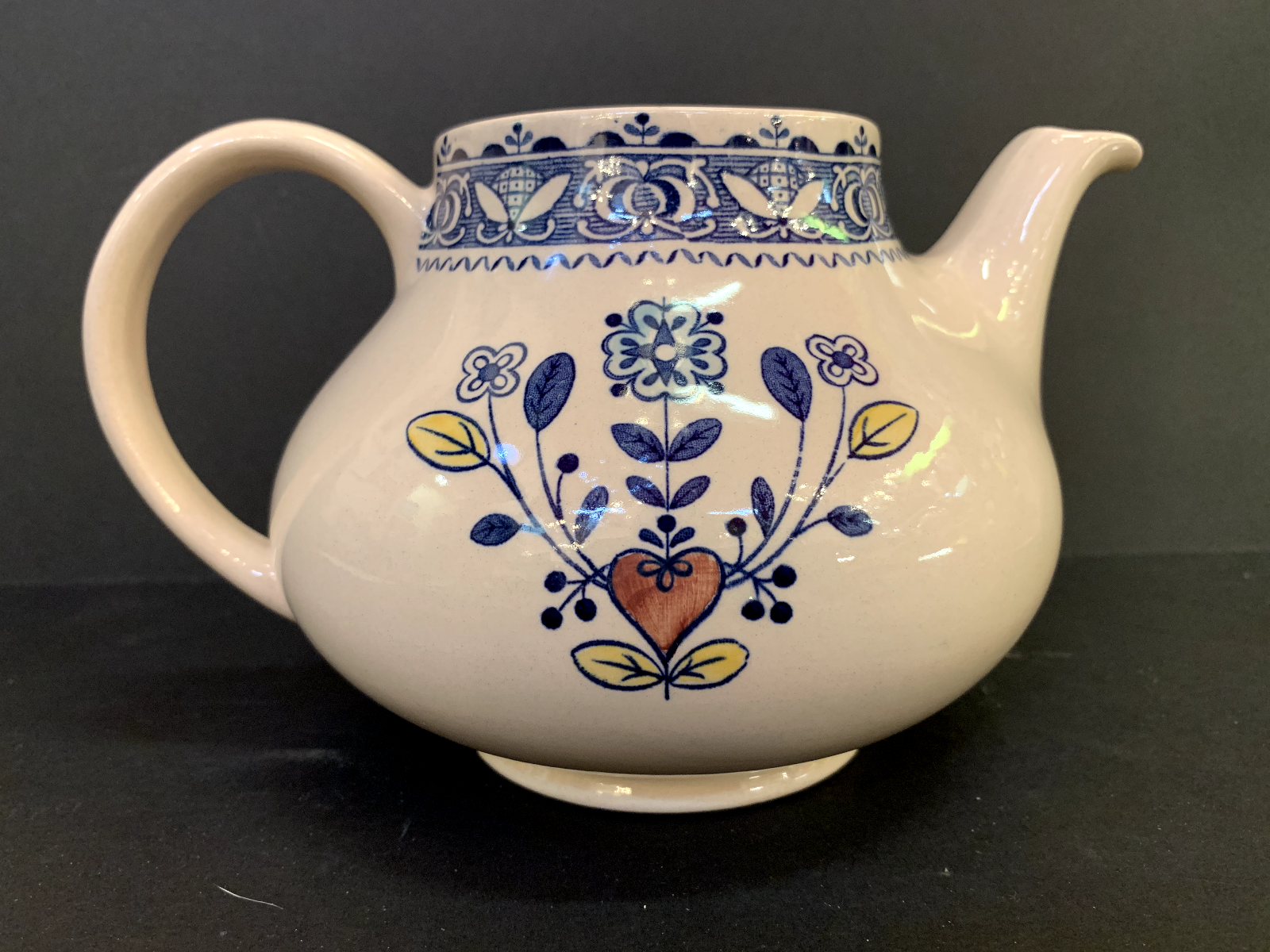Staffordshire Old Granite Hearts & Flowers teapot - NO LID