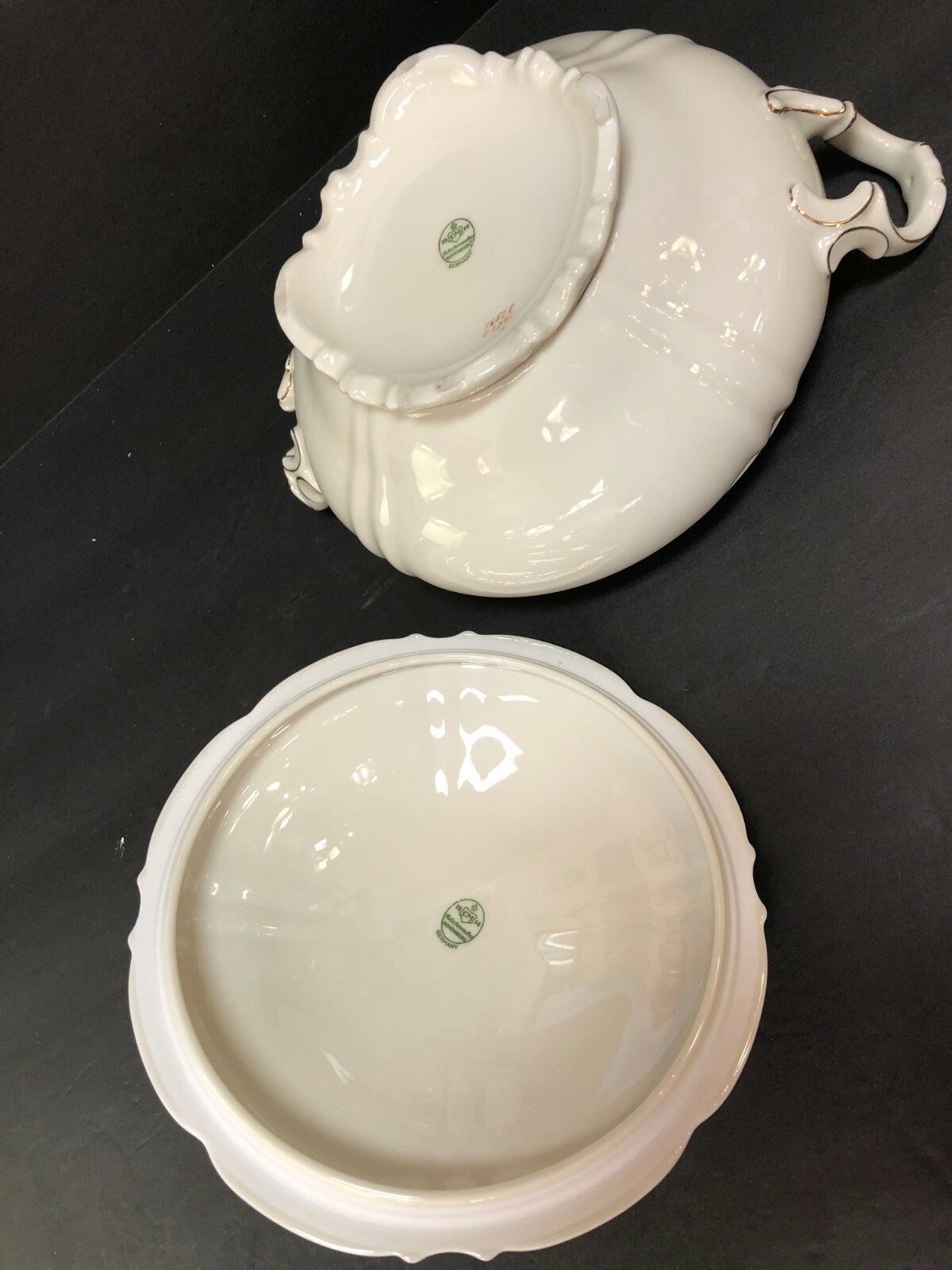 Hutschenreuther  Covered Round Serving Bowl 9" x 6 "tall w lid ivory 